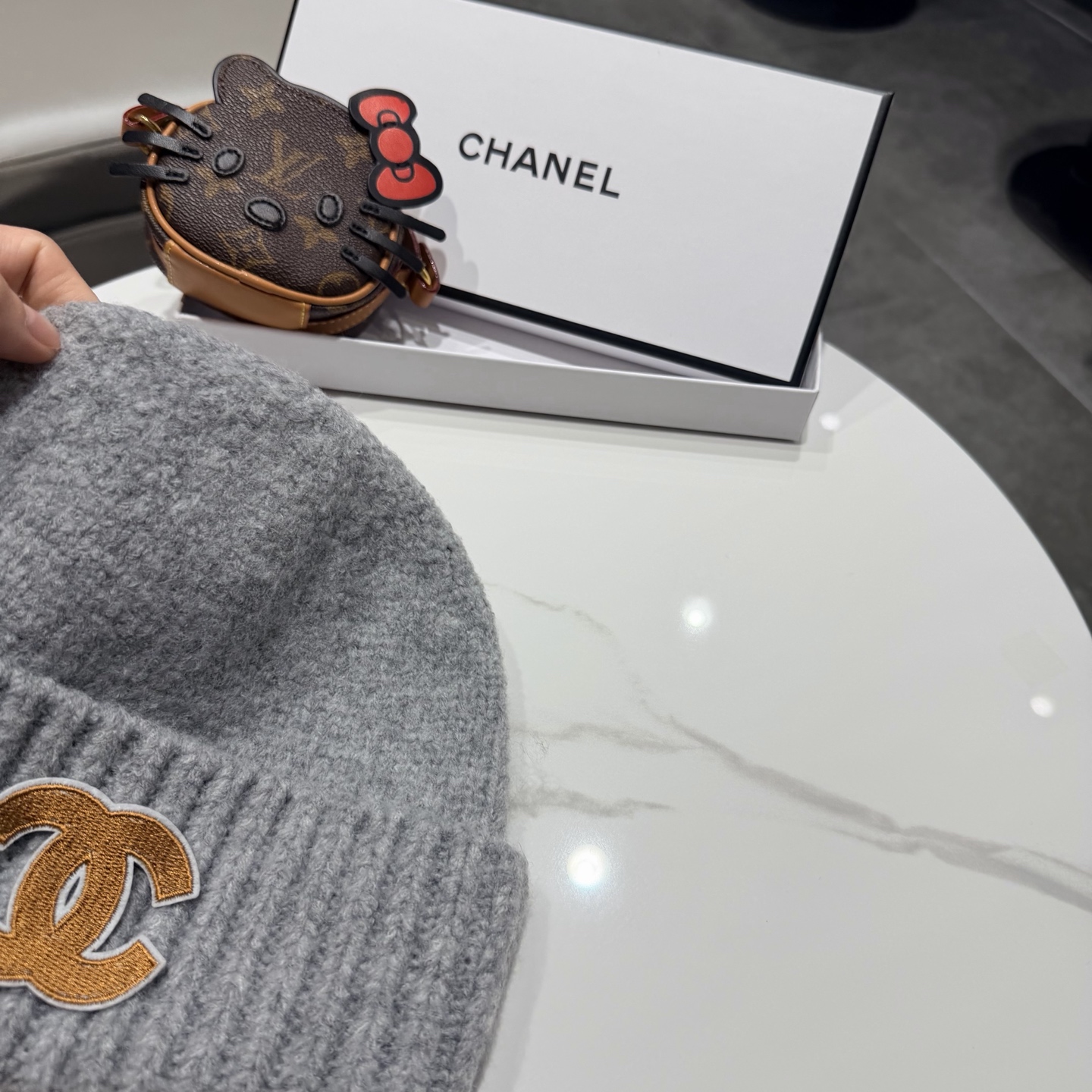 Chanel官网品质香奈儿秋冬网红时尚博主推荐款毛线帽，手感超柔软舒适的针织线帽，弹性极佳！