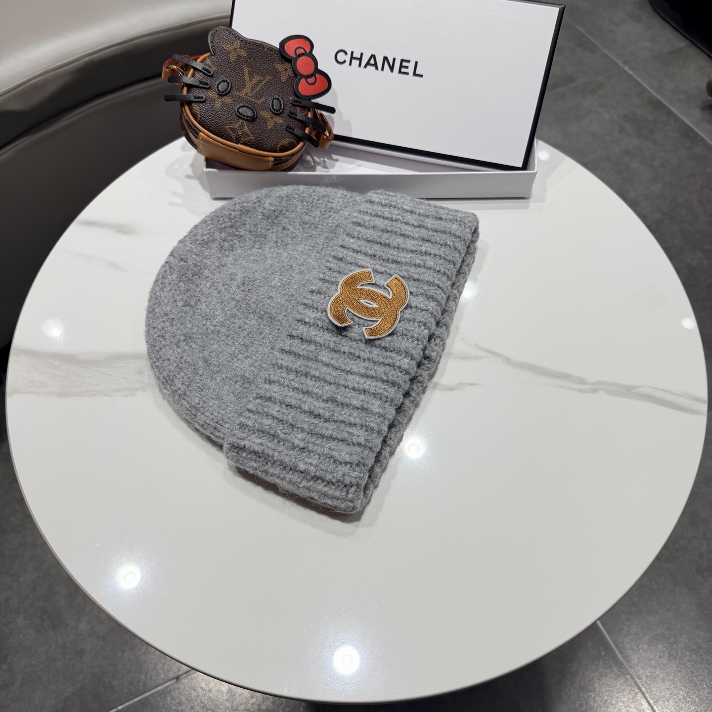 Chanel官网品质香奈儿秋冬网红时尚博主推荐款毛线帽，手感超柔软舒适的针织线帽，弹性极佳！