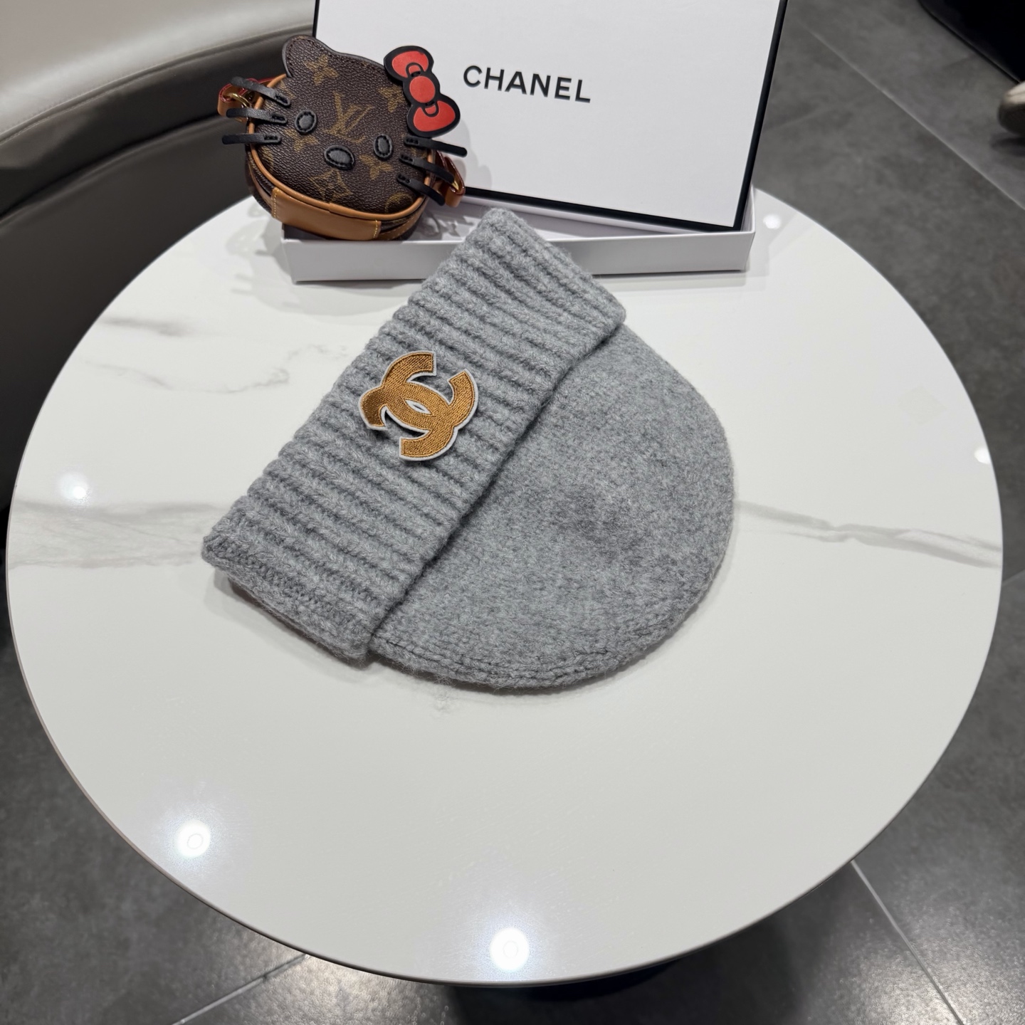 Chanel官网品质香奈儿秋冬网红时尚博主推荐款毛线帽，手感超柔软舒适的针织线帽，弹性极佳！