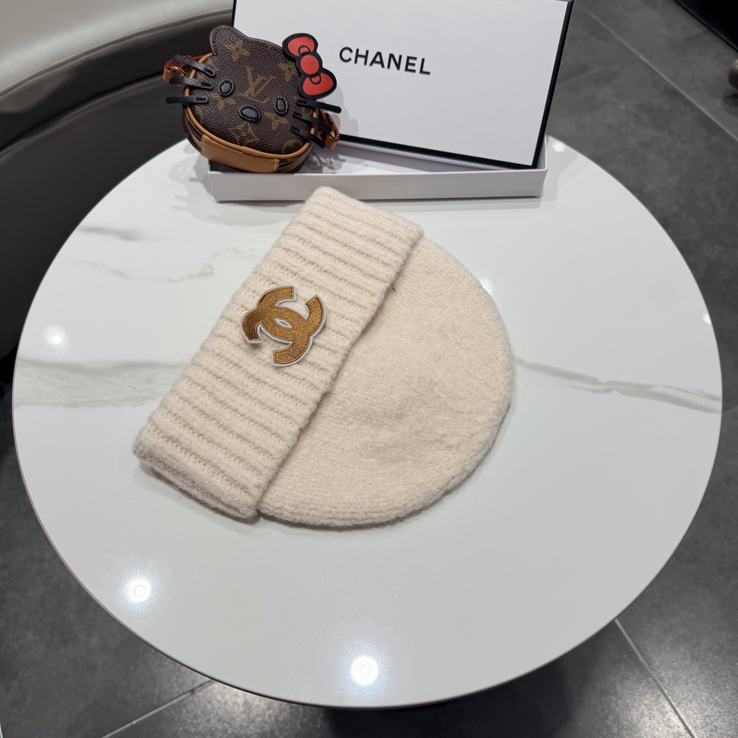 Chanel官网品质香奈儿秋冬网红时尚博主推荐款毛线帽，手感超柔软舒适的针织线帽，弹性极佳！