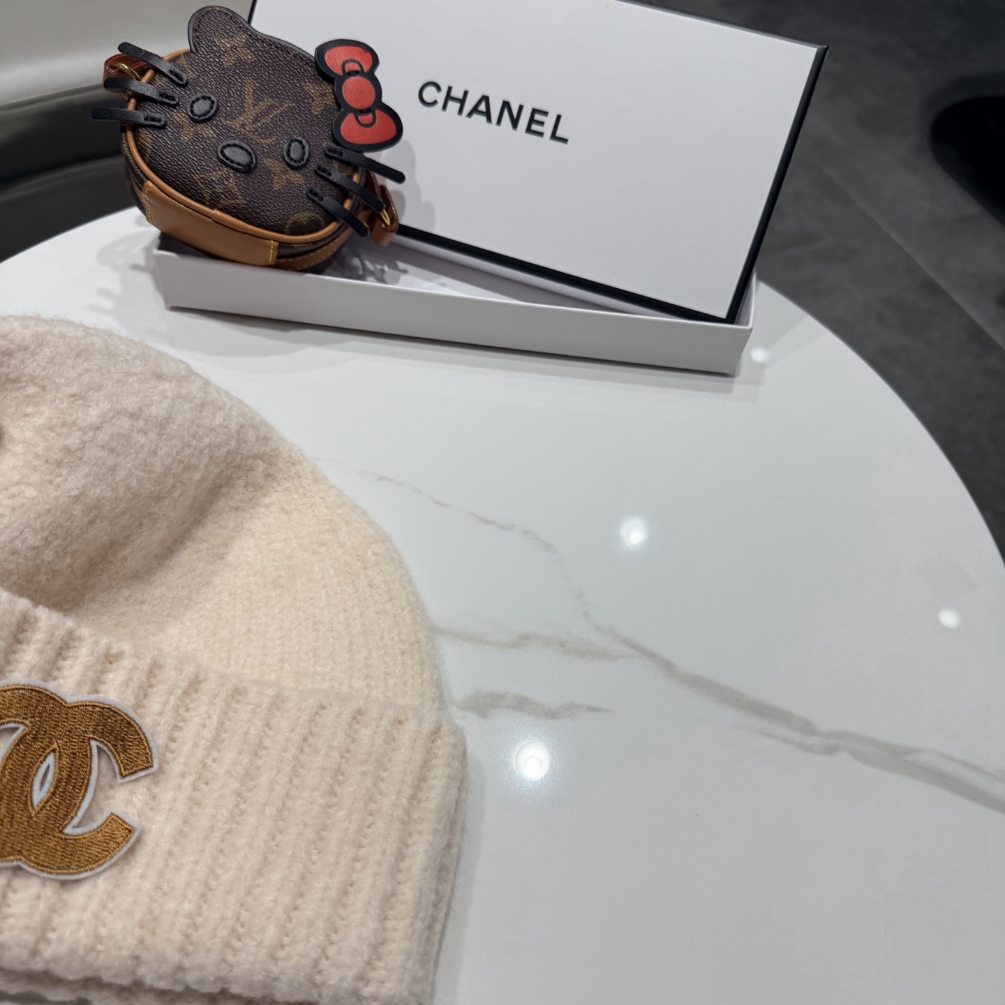 Chanel官网品质香奈儿秋冬网红时尚博主推荐款毛线帽，手感超柔软舒适的针织线帽，弹性极佳！