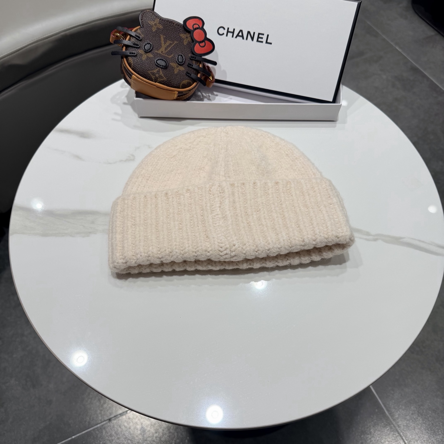 Chanel官网品质香奈儿秋冬网红时尚博主推荐款毛线帽，手感超柔软舒适的针织线帽，弹性极佳！