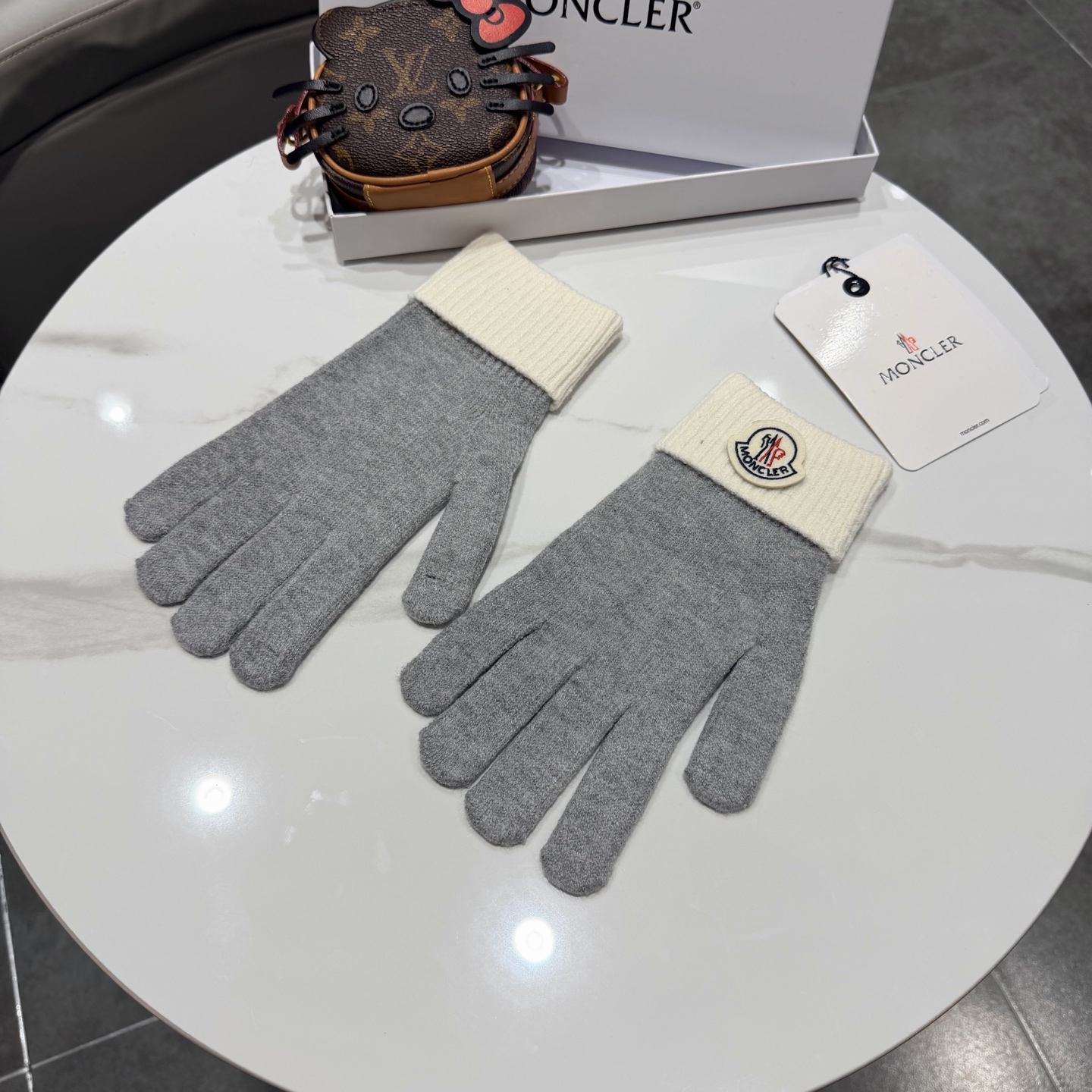NO:718568,moncler2025 new autumn and winter unisex touch striped warm cycling windproof knitted five-finger gloves with touch screen gloves, gloves, gloves19860909moncler2025秋冬新款男女通用触感抽条保暖骑行防风针织分五指手套可触屏 手套,手套,gloves,accessory