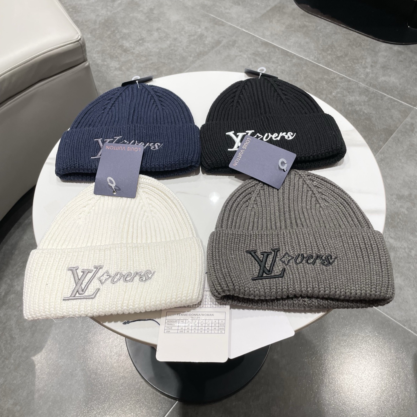 ⚫️Lv官网针织帽非常百搭 男女通用 亲们可以看细节，车工整齐 透气舒适，采用进口毛线料！潮人必备！