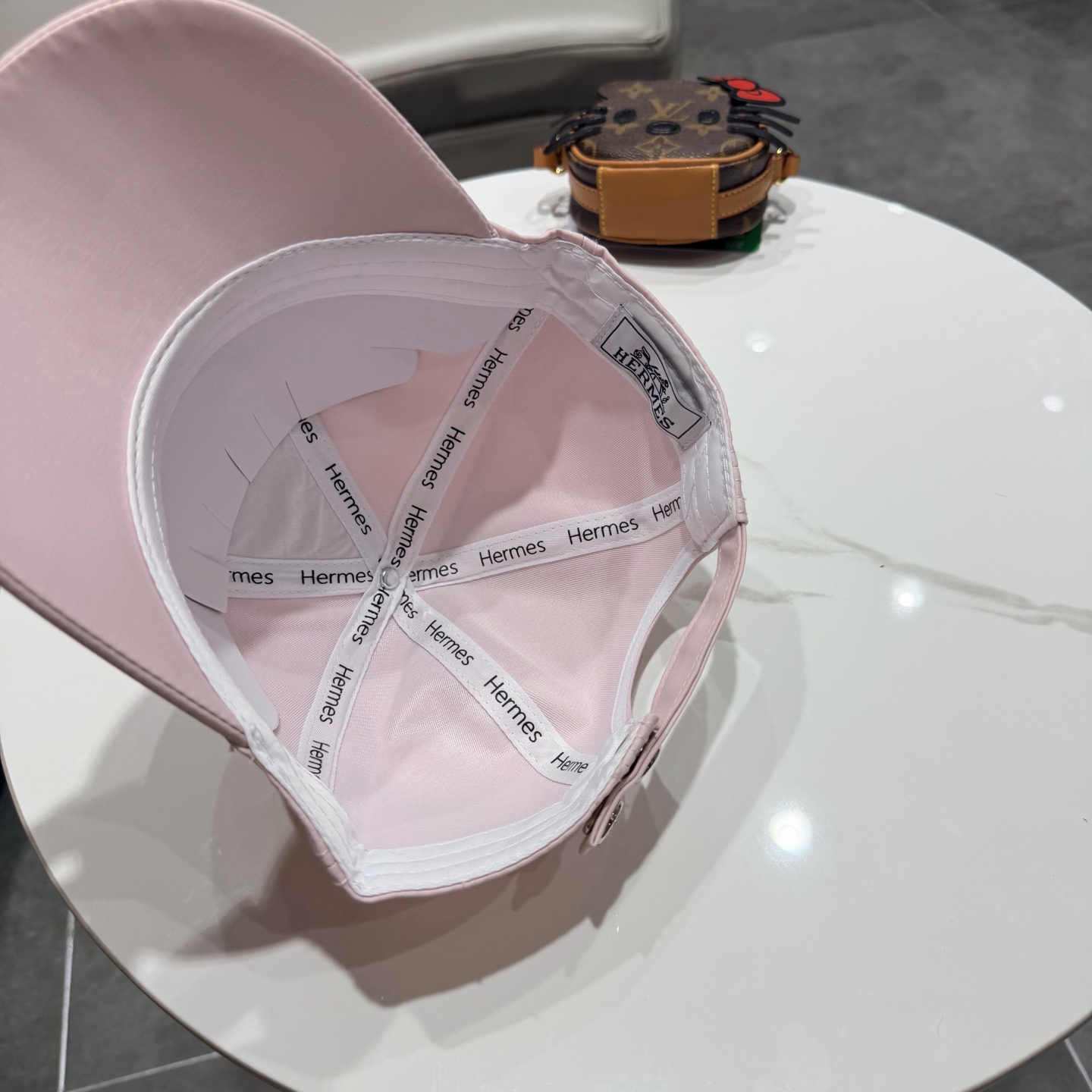 爱马仕Hermes 官网新品经典款 棒球帽🎩 原单品质 火爆来袭。 工艺非常精美[爱心] 高档大气上档次