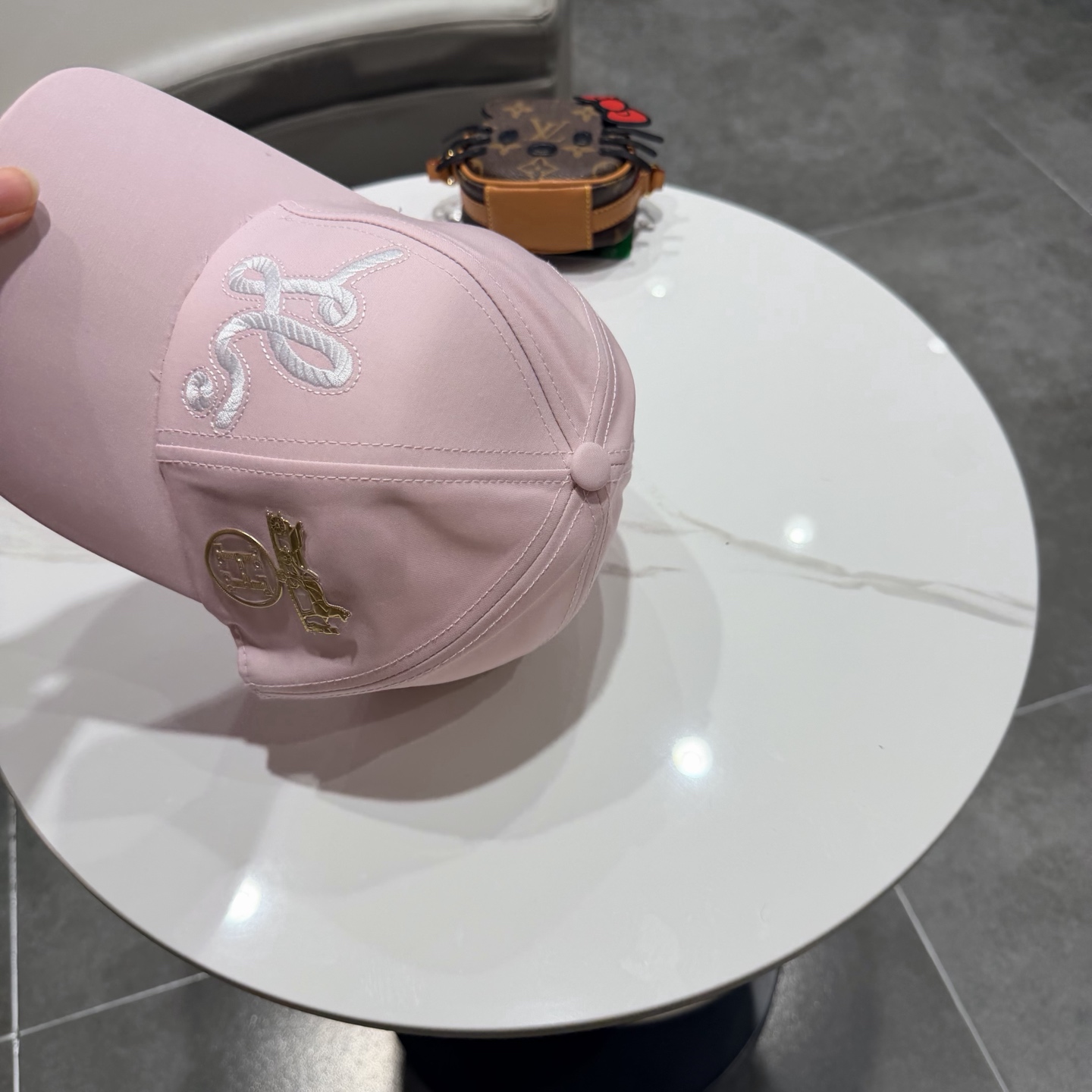 爱马仕Hermes 官网新品经典款 棒球帽🎩 原单品质 火爆来袭。 工艺非常精美[爱心] 高档大气上档次