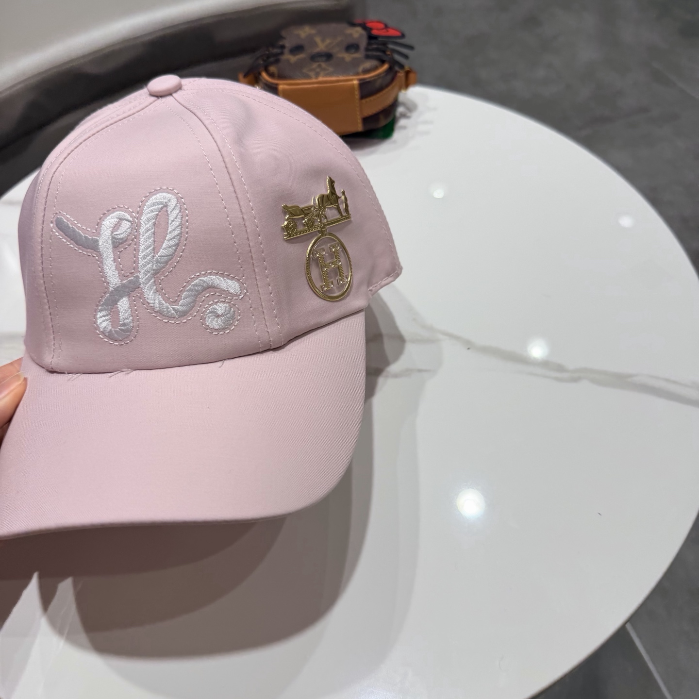 爱马仕Hermes 官网新品经典款 棒球帽🎩 原单品质 火爆来袭。 工艺非常精美[爱心] 高档大气上档次