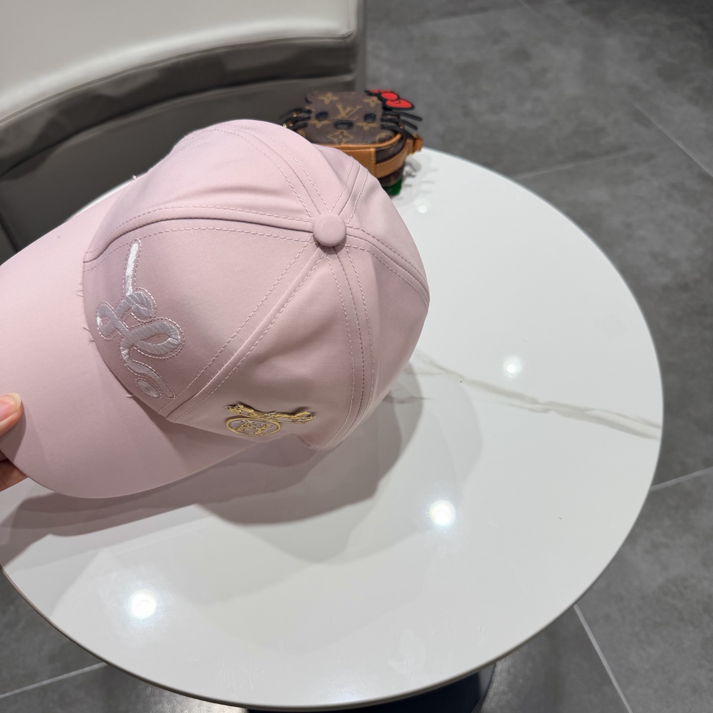 爱马仕Hermes 官网新品经典款 棒球帽🎩 原单品质 火爆来袭。 工艺非常精美[爱心] 高档大气上档次