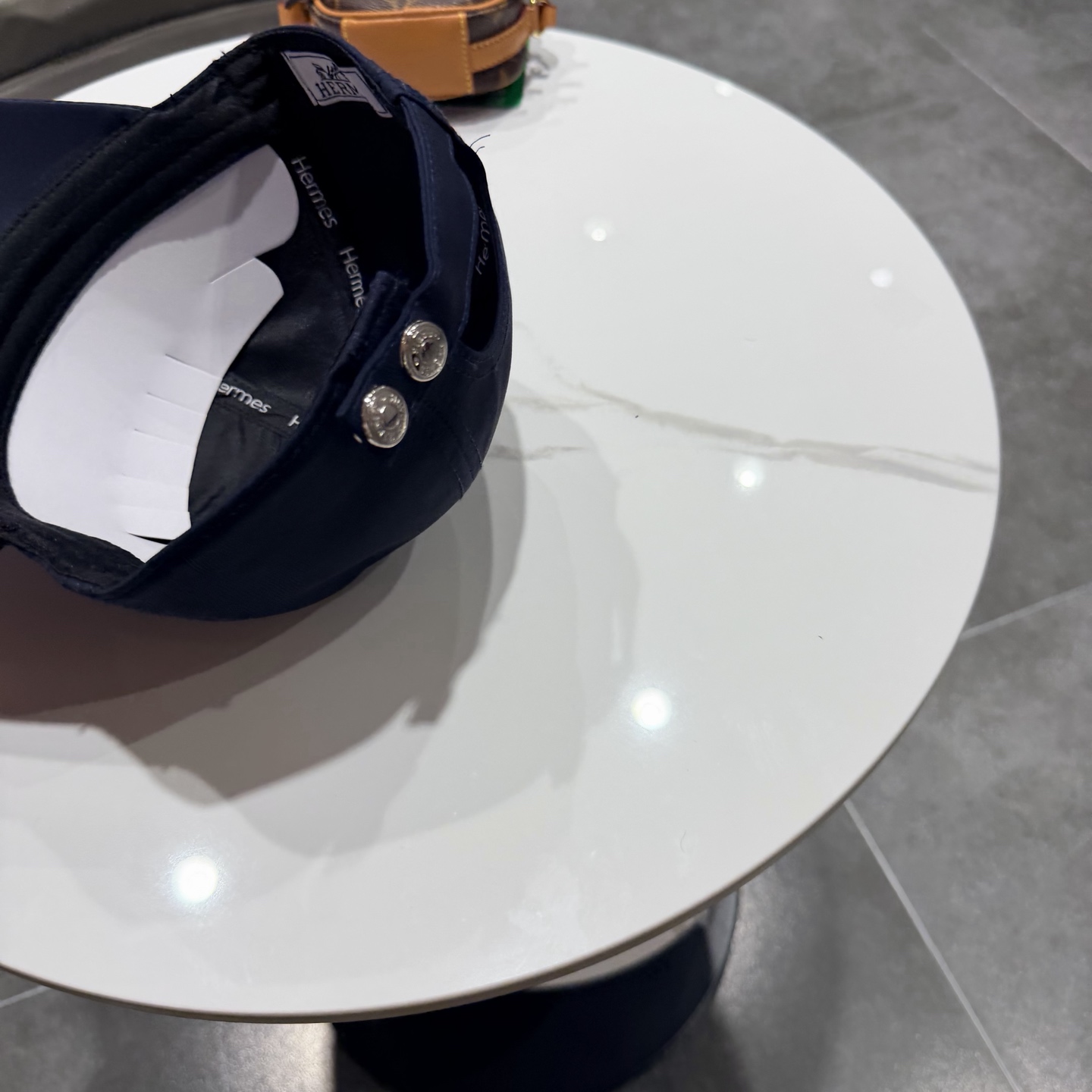 爱马仕Hermes 官网新品经典款 棒球帽🎩 原单品质 火爆来袭。 工艺非常精美[爱心] 高档大气上档次