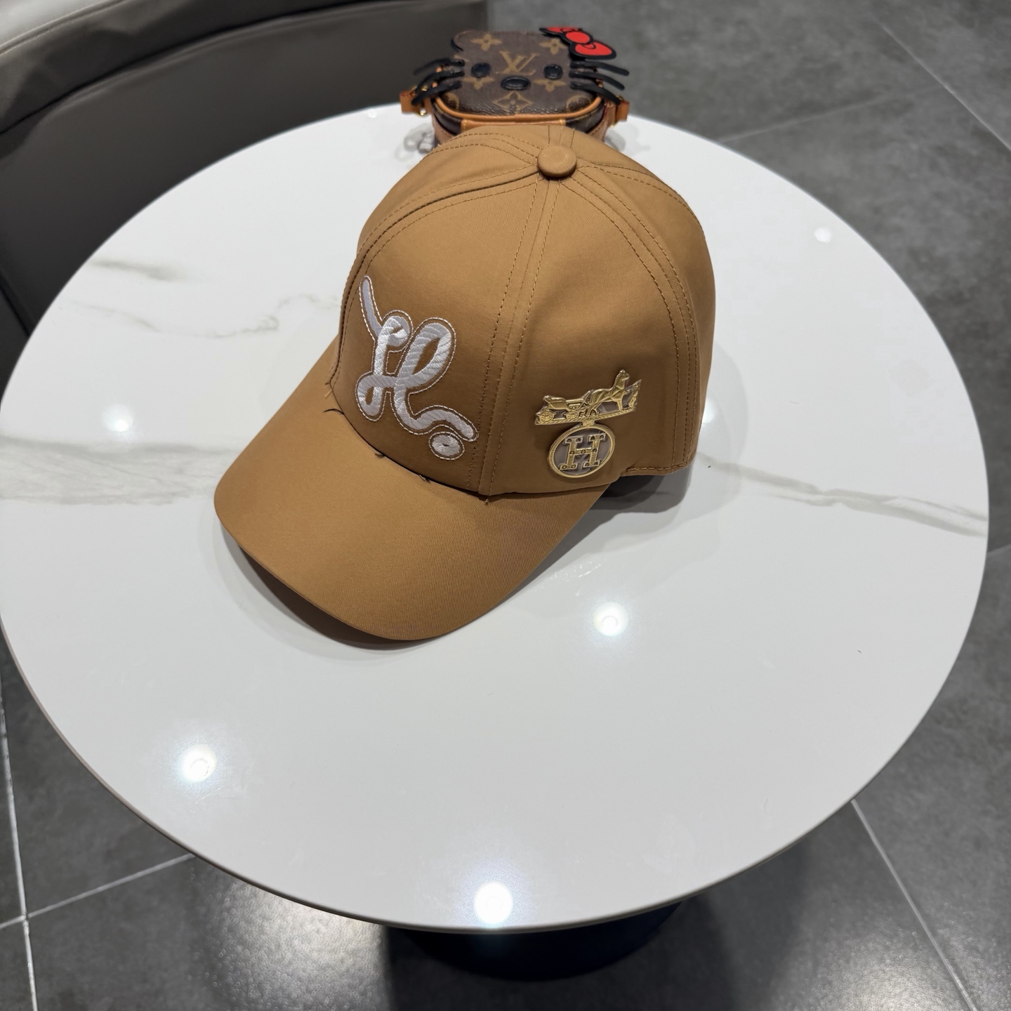 爱马仕Hermes 官网新品经典款 棒球帽🎩 原单品质 火爆来袭。 工艺非常精美[爱心] 高档大气上档次