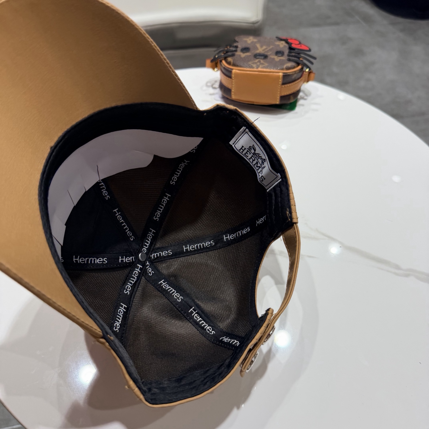 爱马仕Hermes 官网新品经典款 棒球帽🎩 原单品质 火爆来袭。 工艺非常精美[爱心] 高档大气上档次