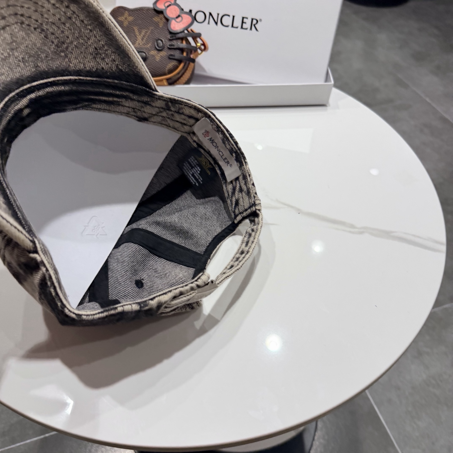 蒙口 新款系列棒球帽非常适合现在的一款帽子 穿搭必备ya～复古时尚 自留。。。