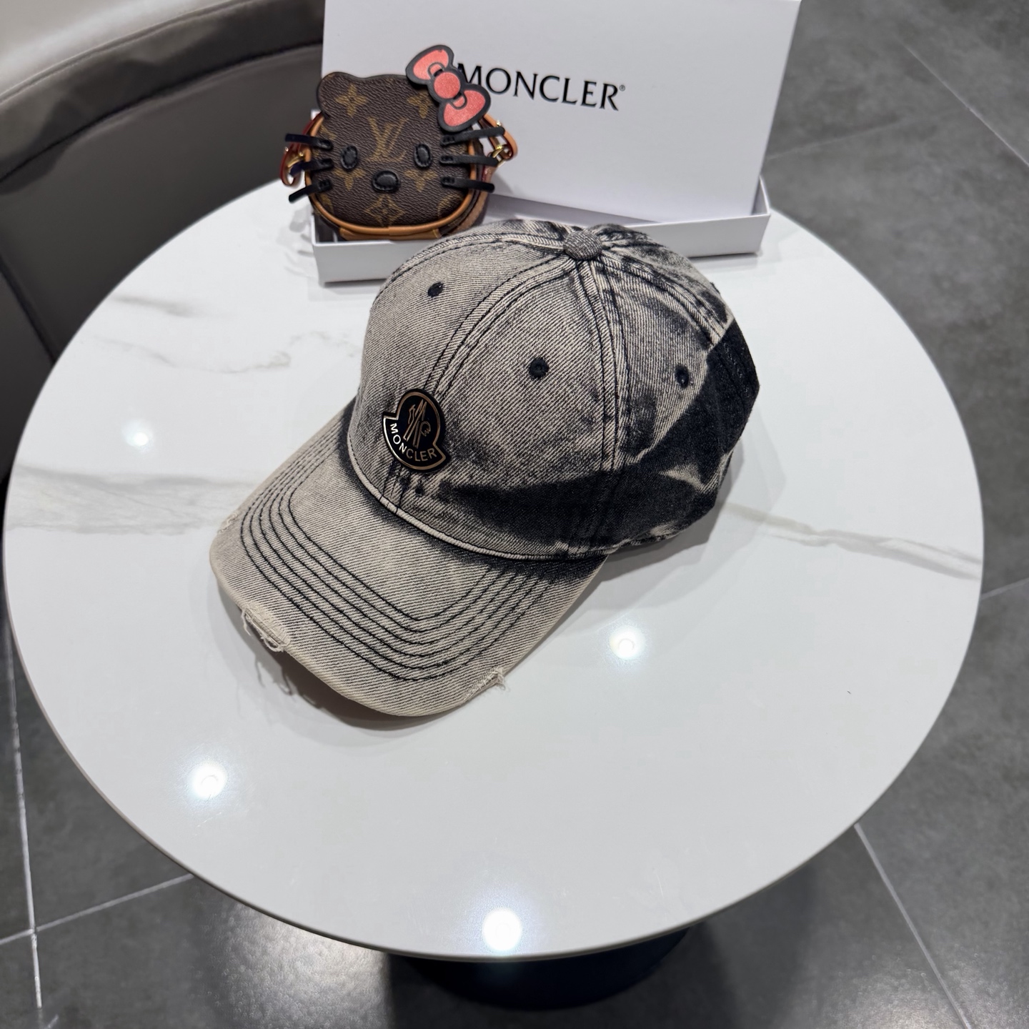 蒙口 新款系列棒球帽非常适合现在的一款帽子 穿搭必备ya～复古时尚 自留。。。