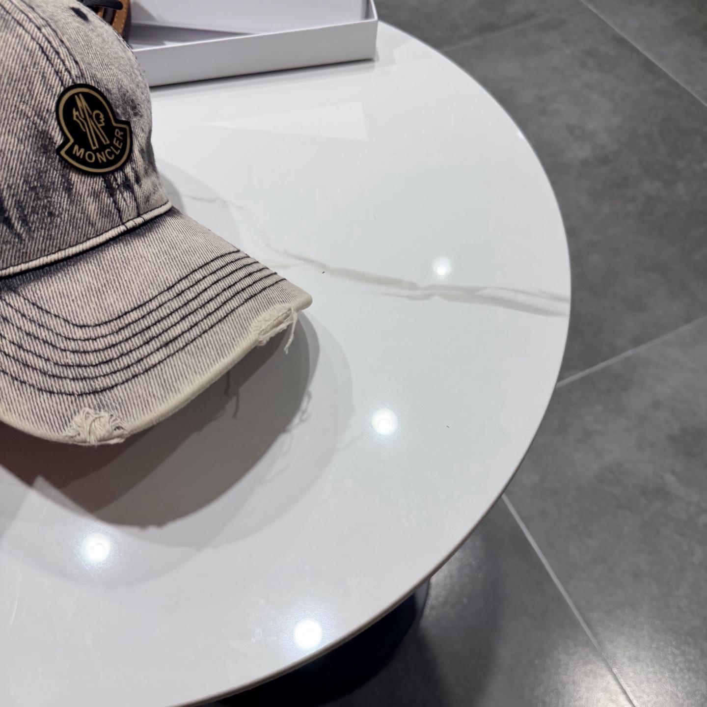 蒙口 新款系列棒球帽非常适合现在的一款帽子 穿搭必备ya～复古时尚 自留。。。