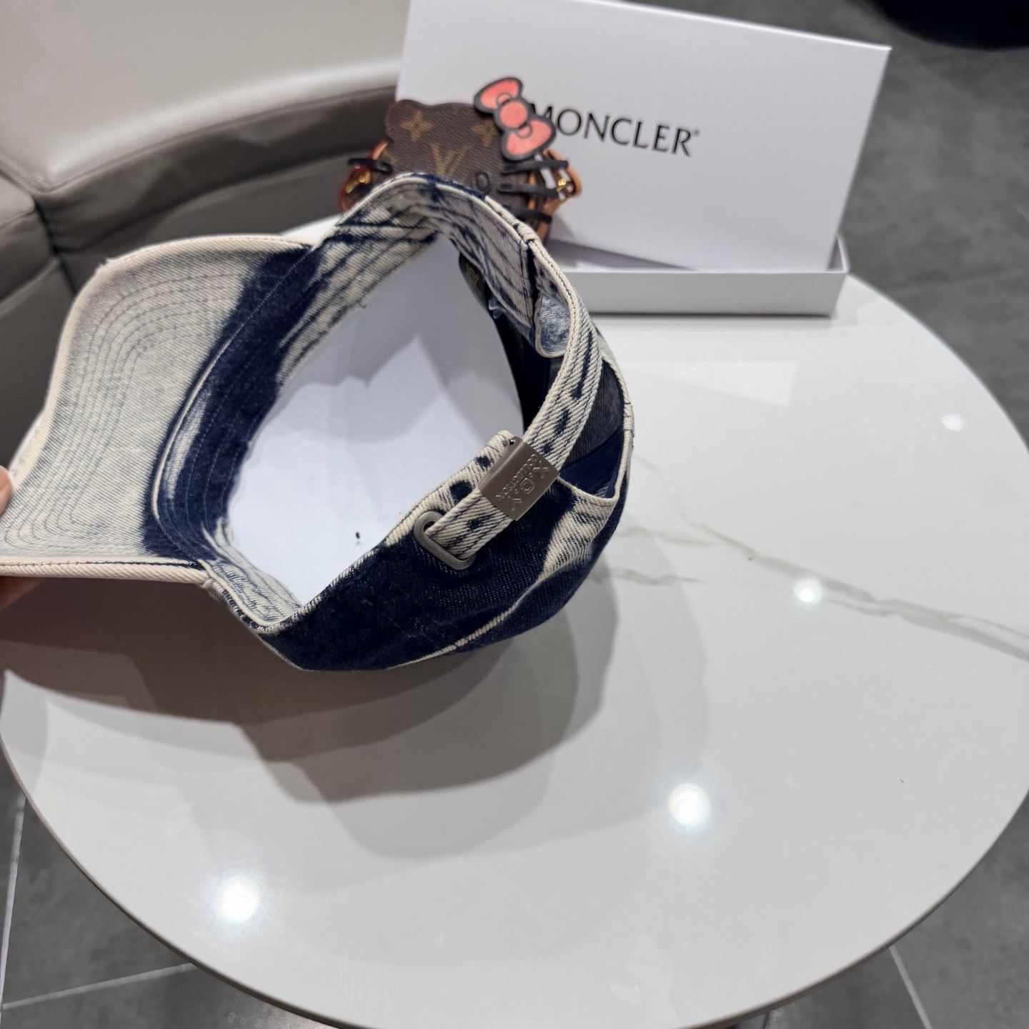 蒙口 新款系列棒球帽非常适合现在的一款帽子 穿搭必备ya～复古时尚 自留。。。