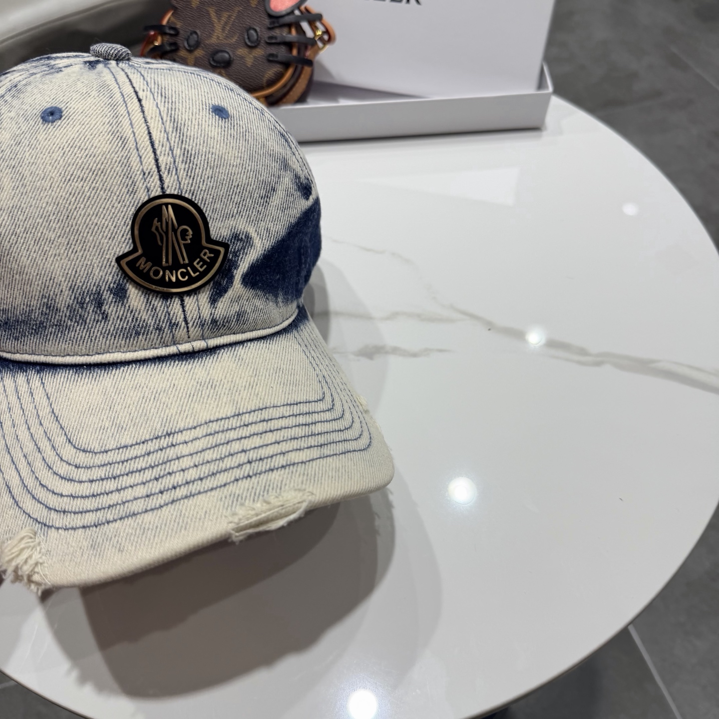 蒙口 新款系列棒球帽非常适合现在的一款帽子 穿搭必备ya～复古时尚 自留。。。