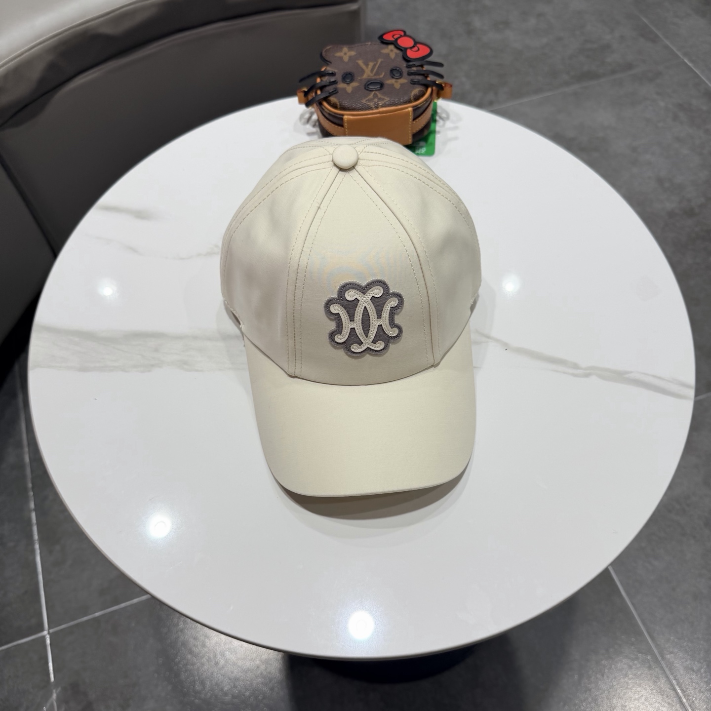 爱马仕Hermes 官网新品经典款 棒球帽🎩 原单品质 火爆来袭。 工艺非常精美[爱心] 高档大气上档次