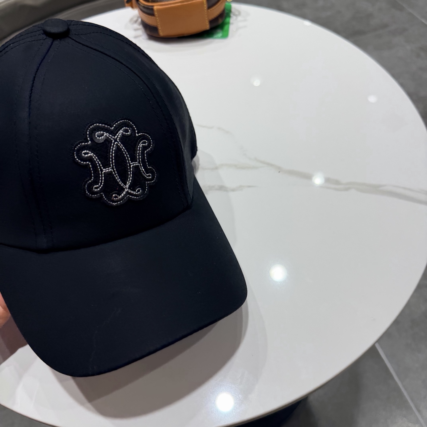 爱马仕Hermes 官网新品经典款 棒球帽🎩 原单品质 火爆来袭。 工艺非常精美[爱心] 高档大气上档次