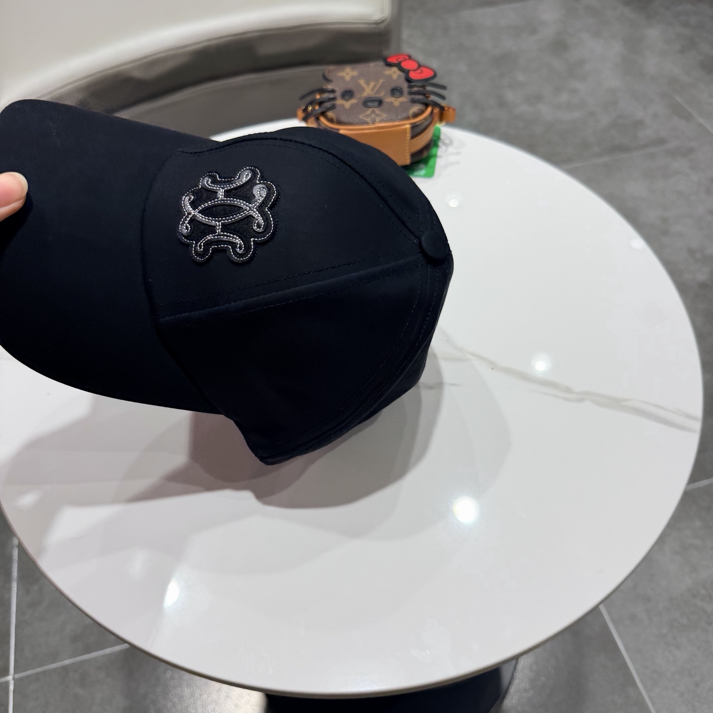 爱马仕Hermes 官网新品经典款 棒球帽🎩 原单品质 火爆来袭。 工艺非常精美[爱心] 高档大气上档次