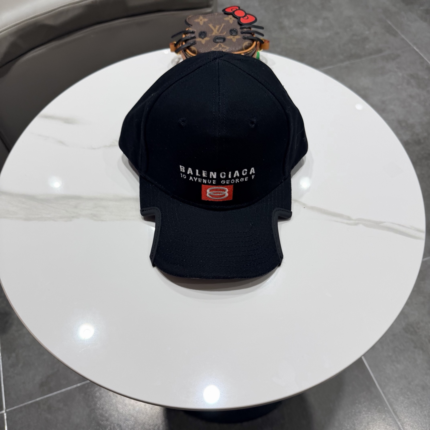 BALENCIAGA巴黎世家新款logo棒球帽，很酷的色系，男女佩戴都有不同style，第一批抢先出货！
