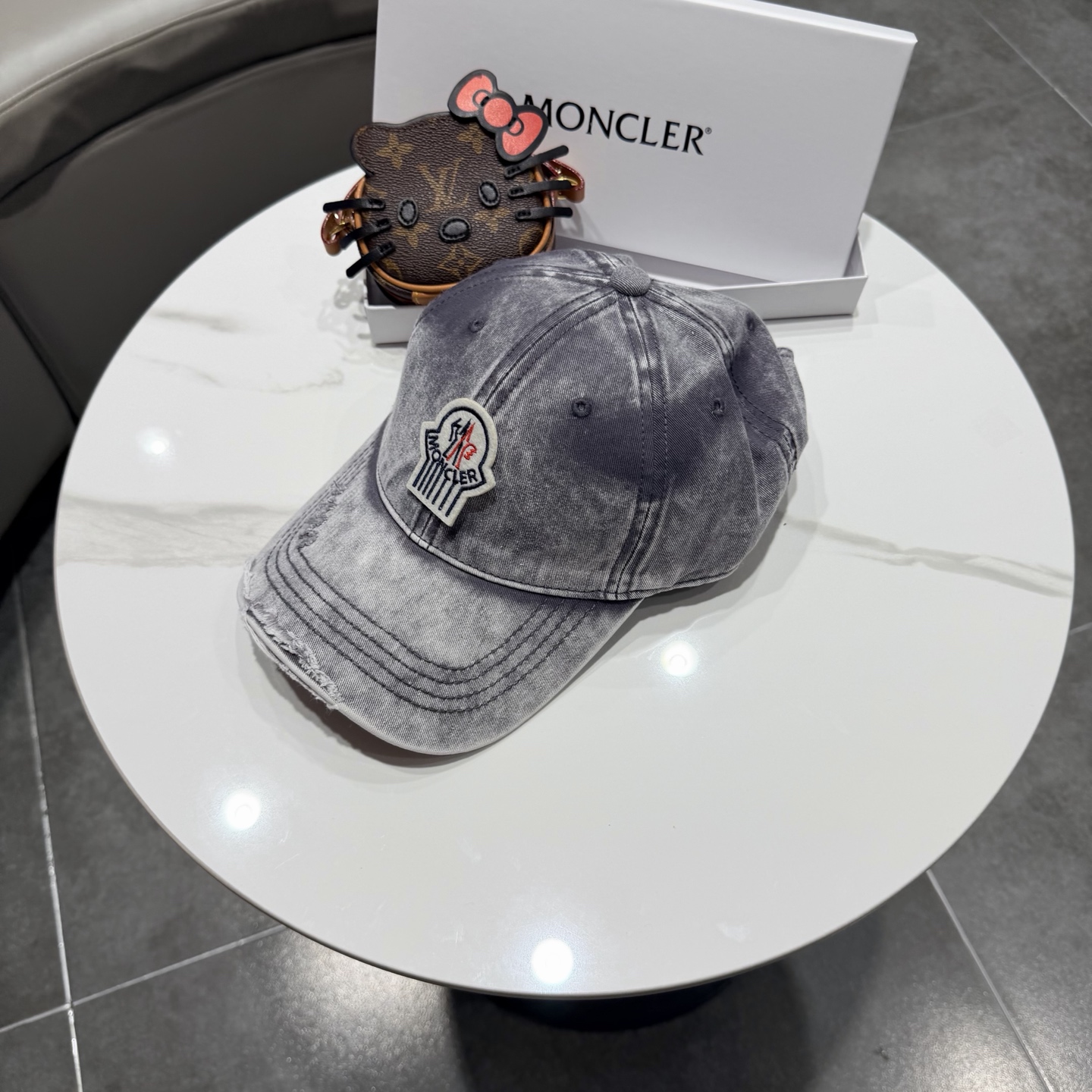 蒙口moncler的春季棒球帽，四季都通用👍 特调的帽型就是又挺拔 闭眼入阿铁子们❗️