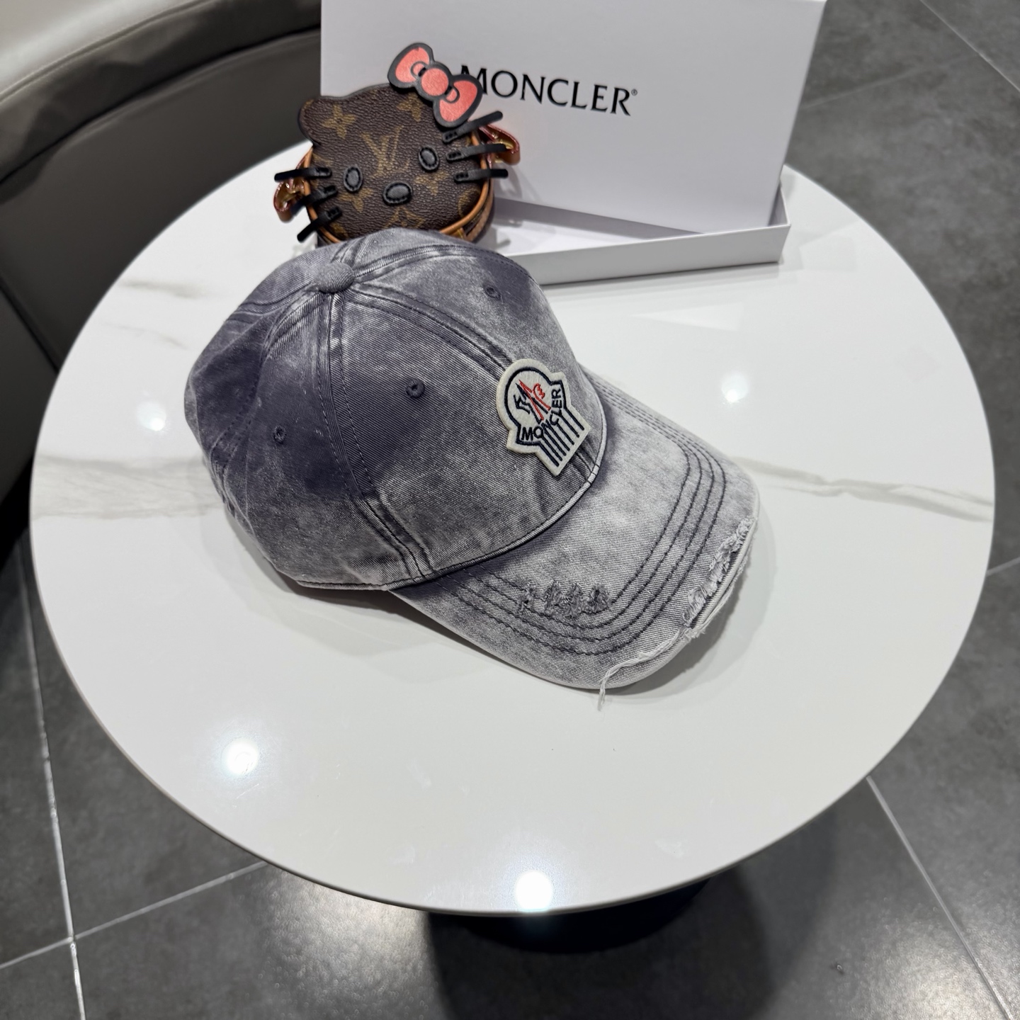 蒙口moncler的春季棒球帽，四季都通用👍 特调的帽型就是又挺拔 闭眼入阿铁子们❗️