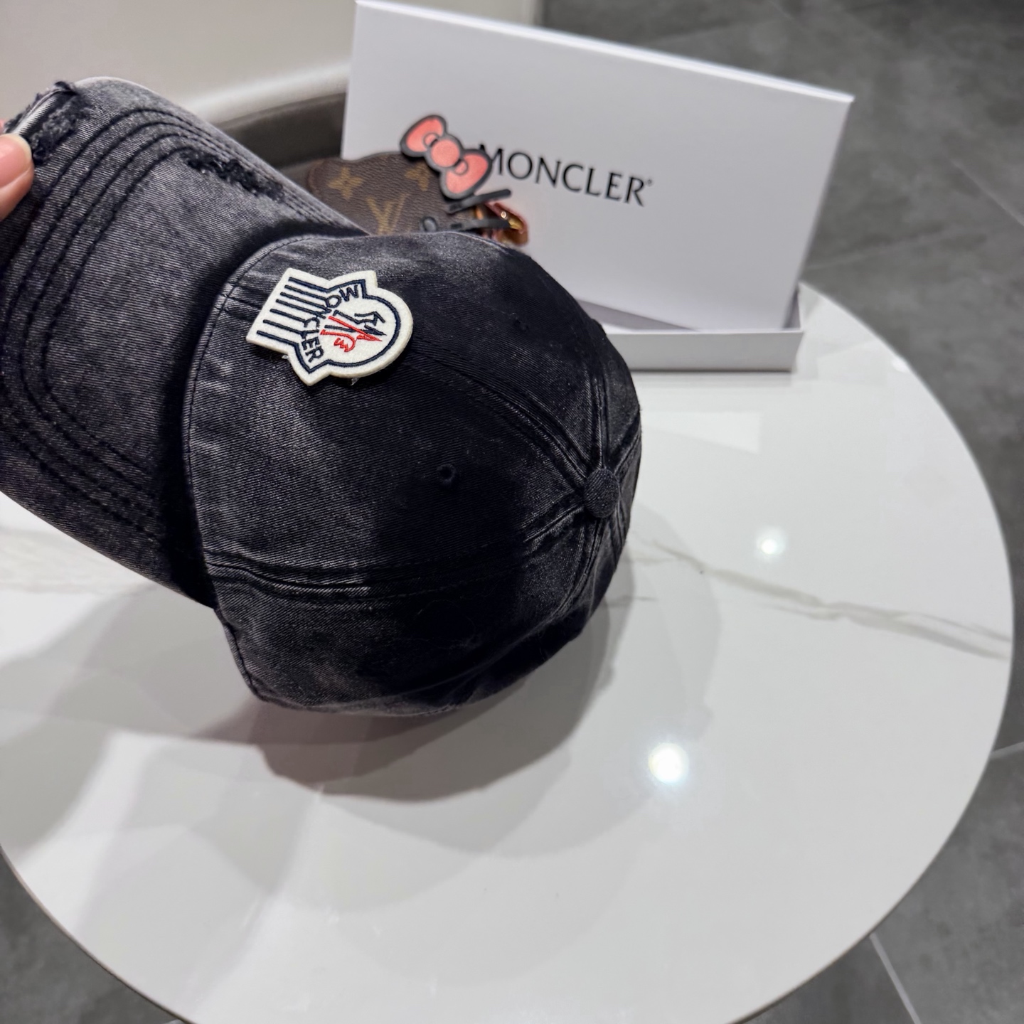 蒙口moncler的春季棒球帽，四季都通用👍 特调的帽型就是又挺拔 闭眼入阿铁子们❗️