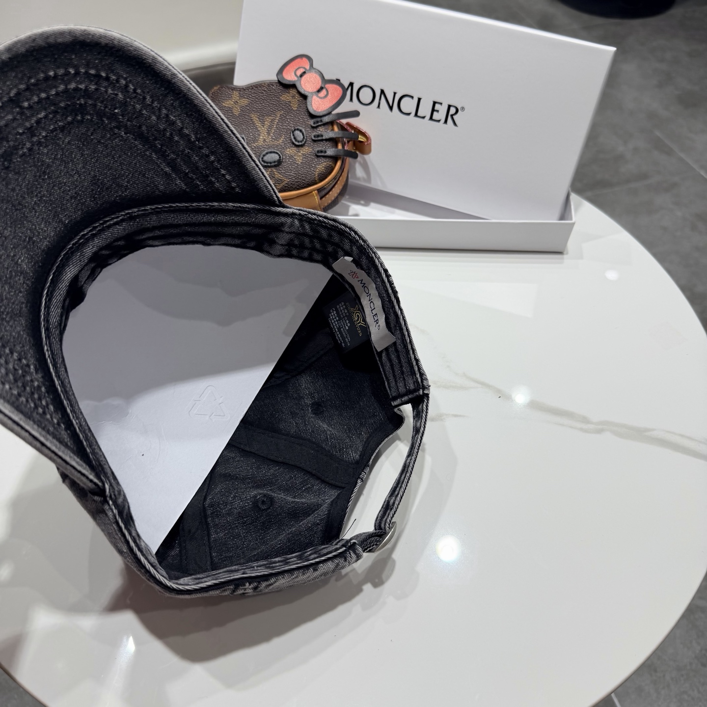 蒙口moncler的春季棒球帽，四季都通用👍 特调的帽型就是又挺拔 闭眼入阿铁子们❗️