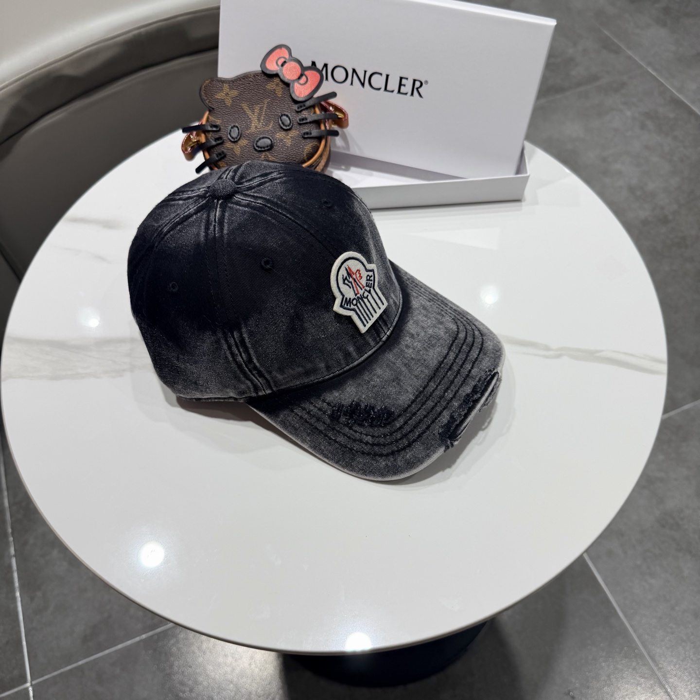蒙口moncler的春季棒球帽，四季都通用👍 特调的帽型就是又挺拔 闭眼入阿铁子们❗️