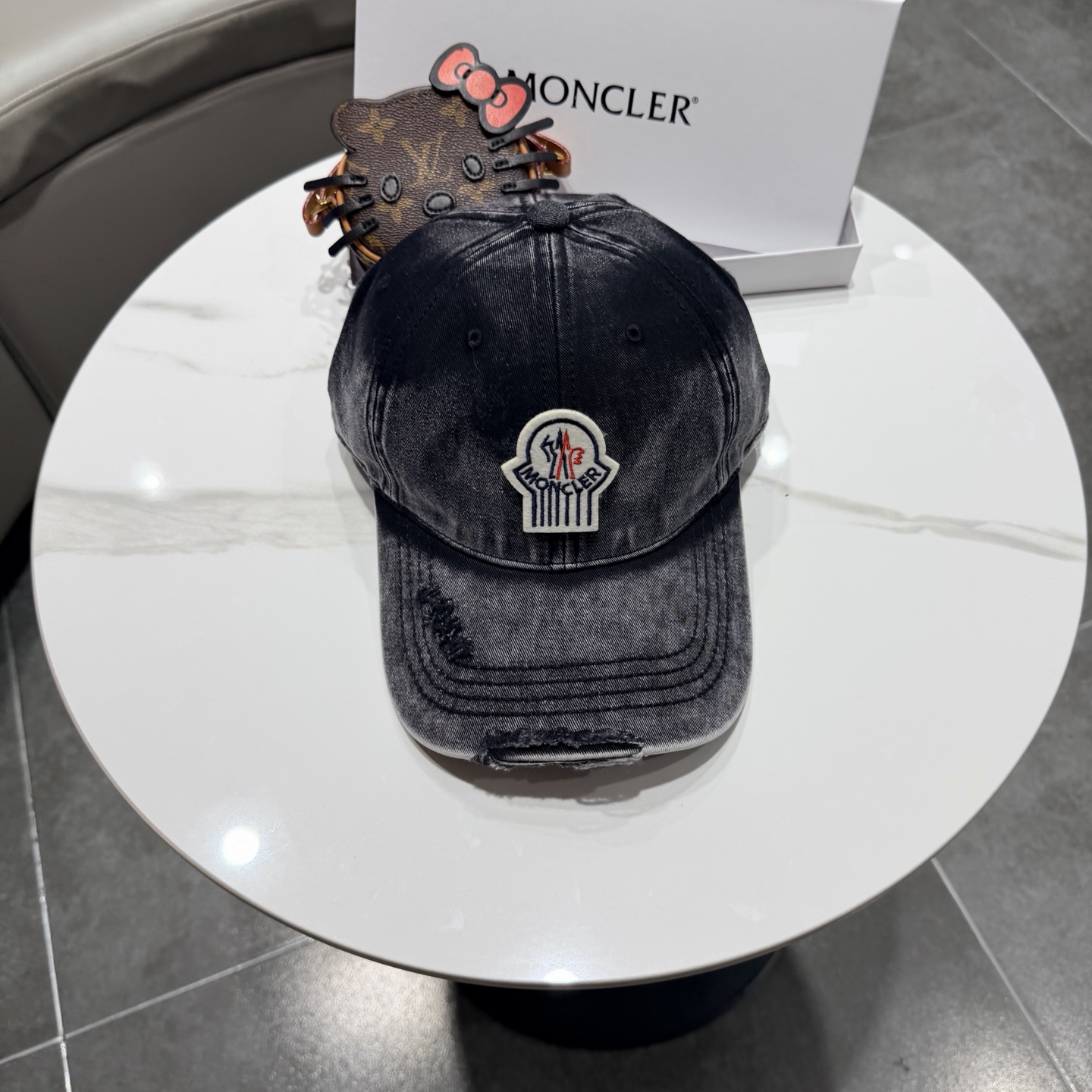 蒙口moncler的春季棒球帽，四季都通用👍 特调的帽型就是又挺拔 闭眼入阿铁子们❗️