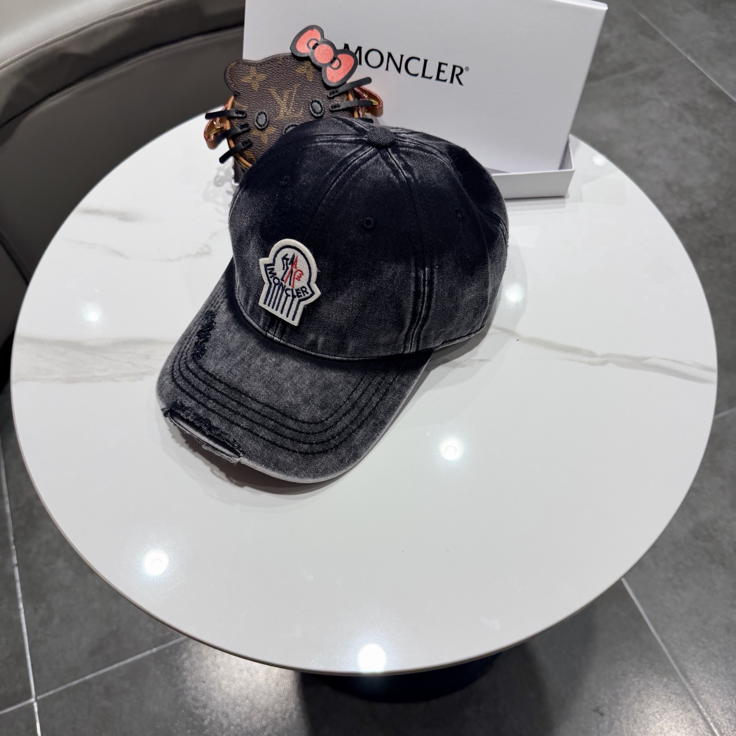 蒙口moncler的春季棒球帽，四季都通用👍 特调的帽型就是又挺拔 闭眼入阿铁子们❗️