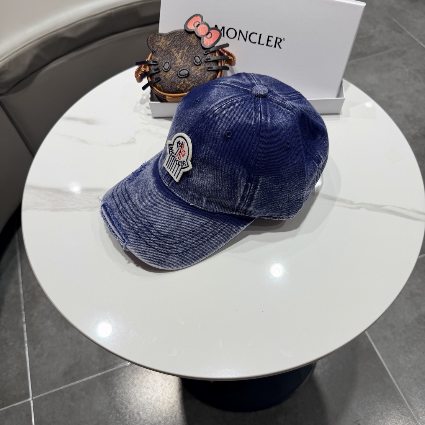 蒙口moncler的春季棒球帽，四季都通用👍 特调的帽型就是又挺拔 闭眼入阿铁子们❗️
