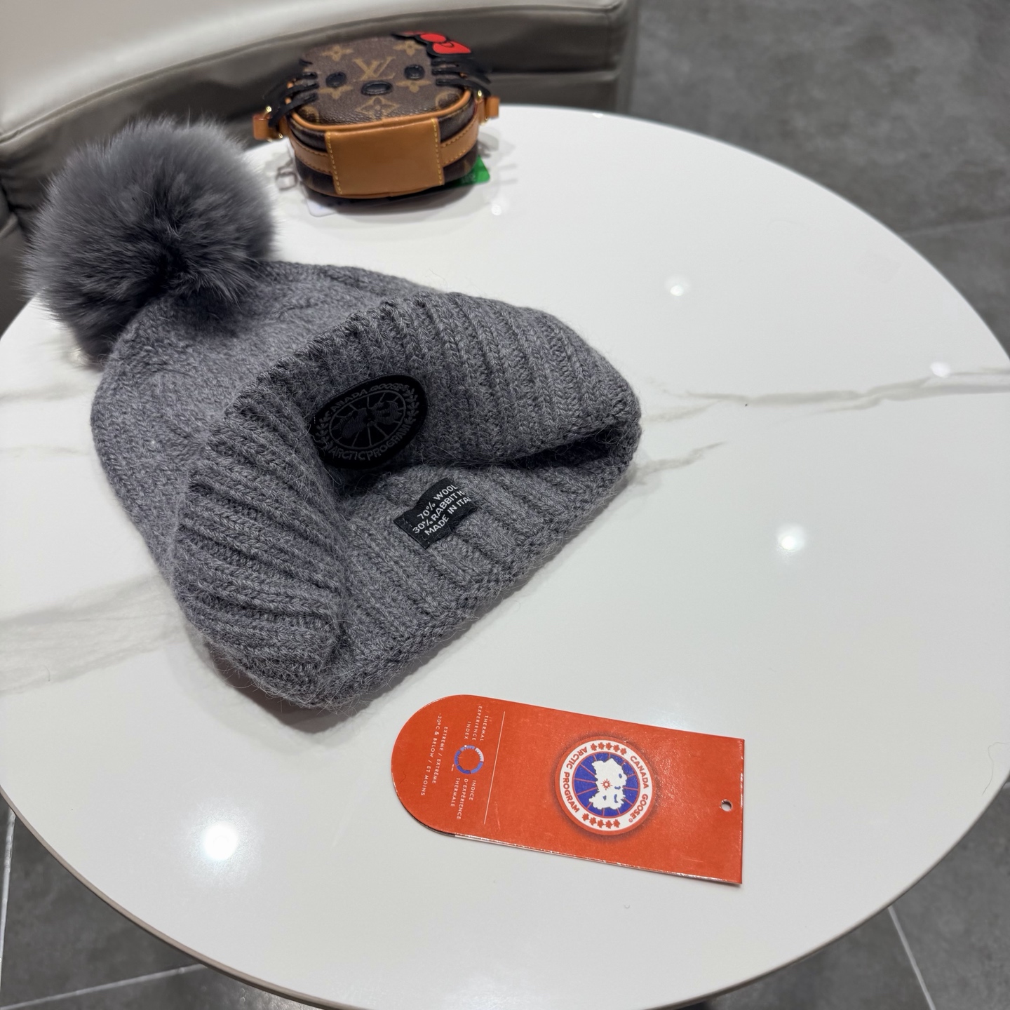 ❤加拿大鹅。CANADA GOOSE 最新羊毛针织帽，非常柔软亲肤，弹性很好！有质感又非常百搭的款式~保暖的毛线帽，均码