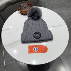 ❤加拿大鹅。CANADA GOOSE 最新羊毛针织帽,非常柔软亲肤,弹性很好!有质感又非常百搭的款式~保暖的毛线帽,均码 ❤加拿大鹅。CANADA GOOSE 最新羊毛针织帽,非常柔软亲肤,弹性很好!有质感又非常百搭的款式~保暖的毛线帽,均码
