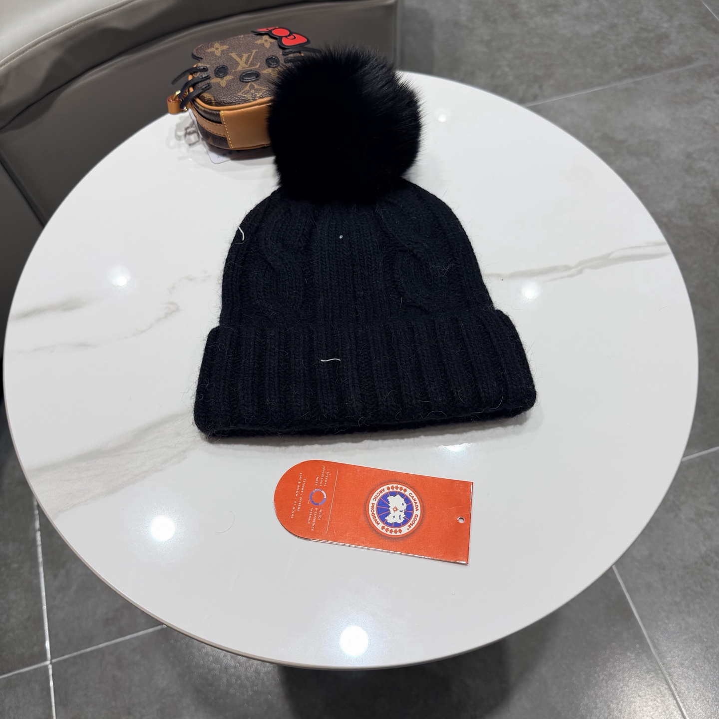 ❤加拿大鹅。CANADA GOOSE 最新羊毛针织帽，非常柔软亲肤，弹性很好！有质感又非常百搭的款式~保暖的毛线帽，均码