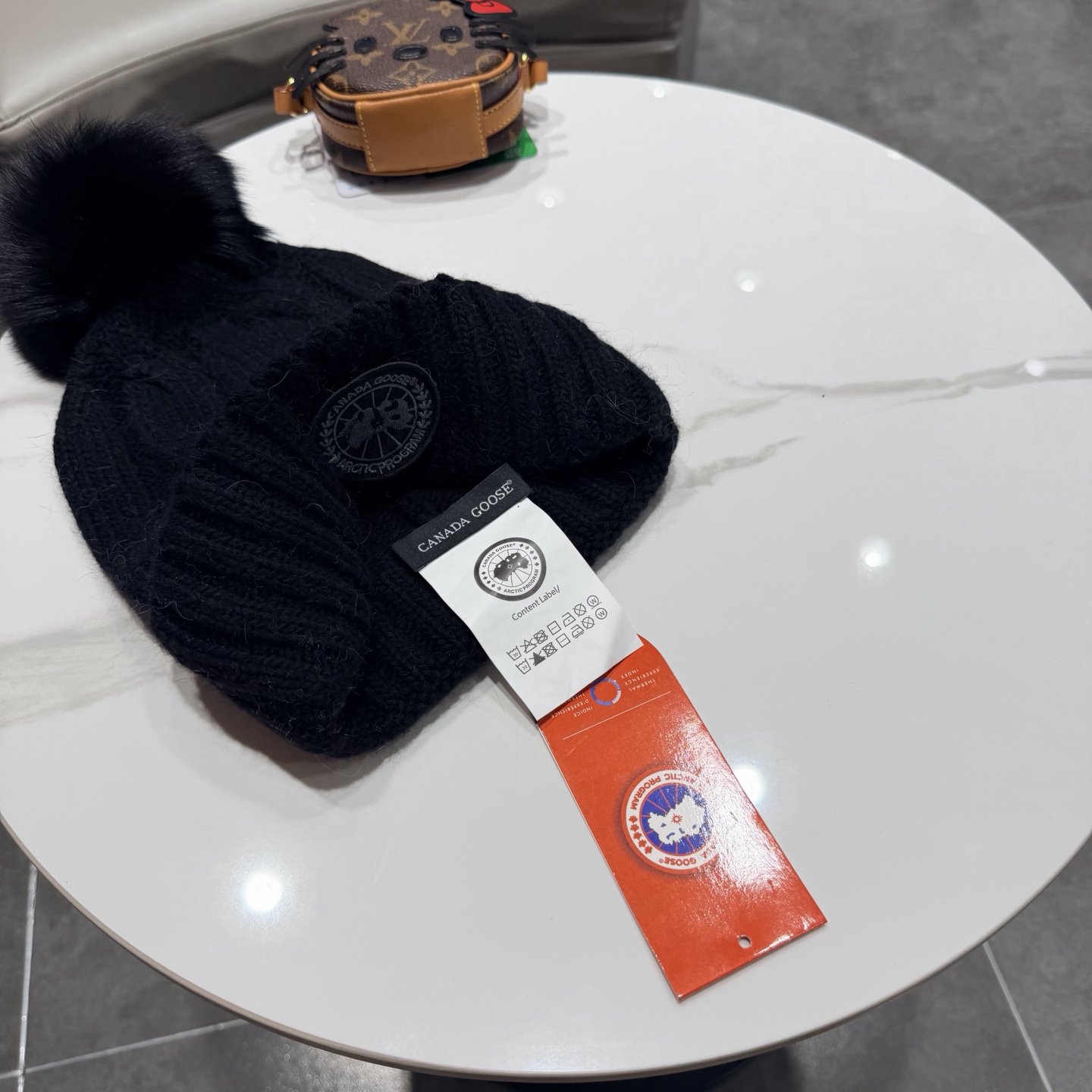 ❤加拿大鹅。CANADA GOOSE 最新羊毛针织帽，非常柔软亲肤，弹性很好！有质感又非常百搭的款式~保暖的毛线帽，均码