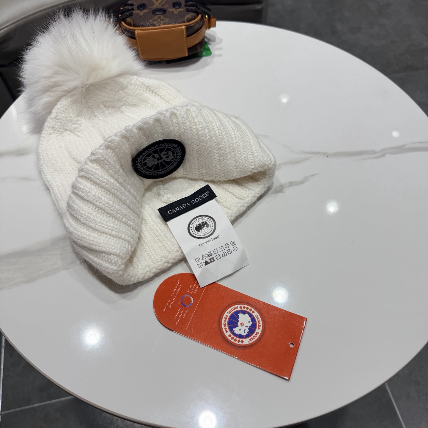 ❤加拿大鹅。CANADA GOOSE 最新羊毛针织帽，非常柔软亲肤，弹性很好！有质感又非常百搭的款式~保暖的毛线帽，均码
