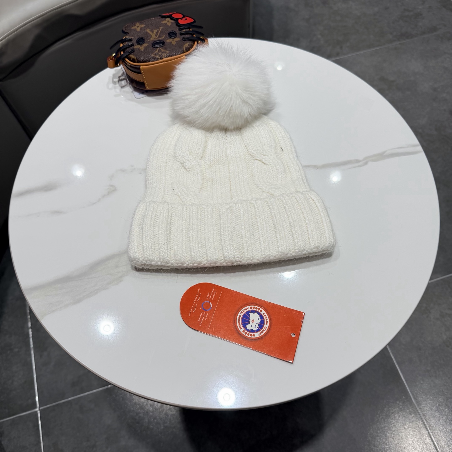 ❤加拿大鹅。CANADA GOOSE 最新羊毛针织帽，非常柔软亲肤，弹性很好！有质感又非常百搭的款式~保暖的毛线帽，均码