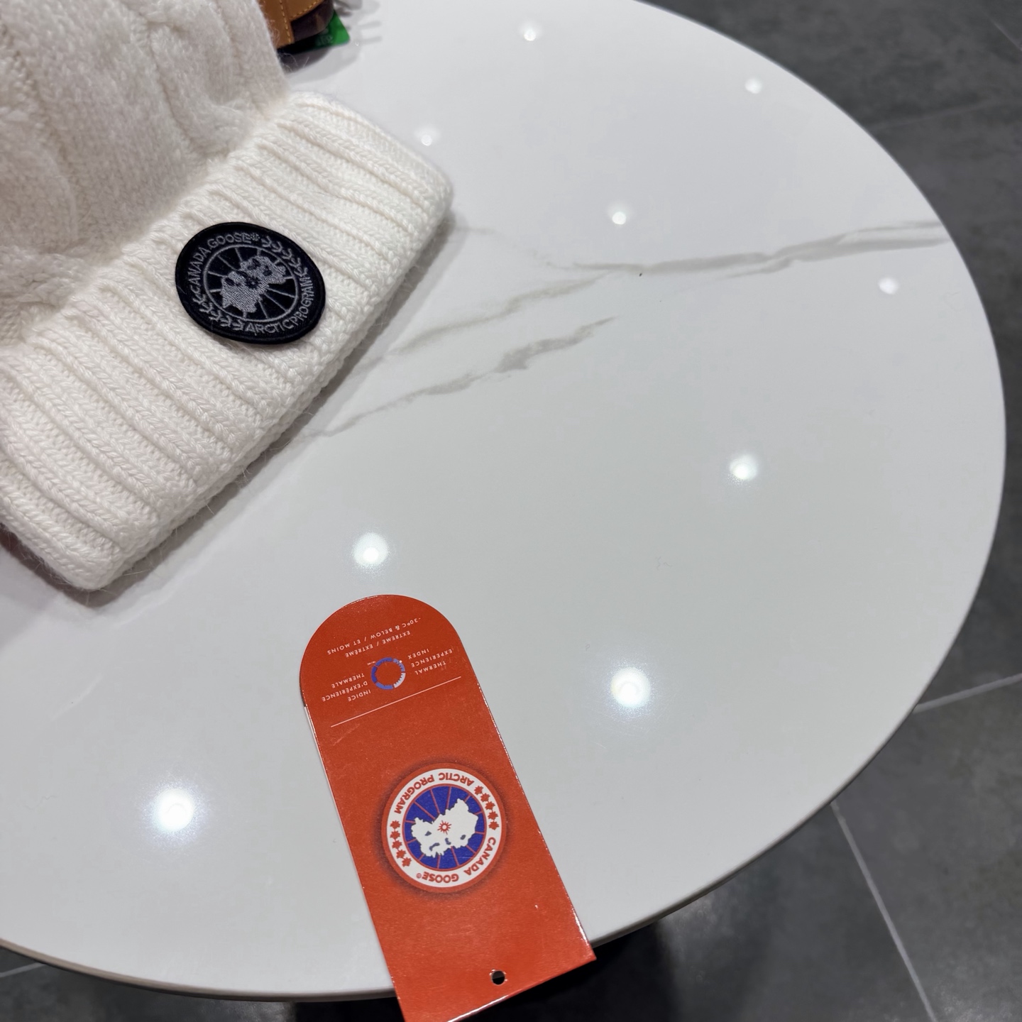 ❤加拿大鹅。CANADA GOOSE 最新羊毛针织帽，非常柔软亲肤，弹性很好！有质感又非常百搭的款式~保暖的毛线帽，均码