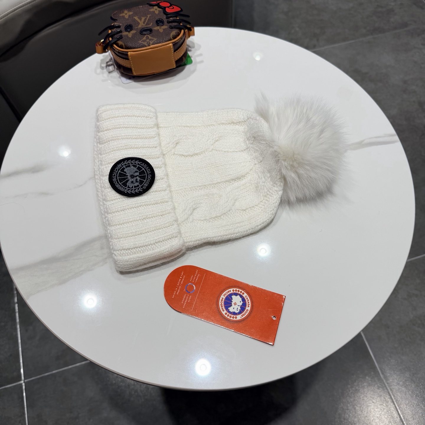 ❤加拿大鹅。CANADA GOOSE 最新羊毛针织帽，非常柔软亲肤，弹性很好！有质感又非常百搭的款式~保暖的毛线帽，均码