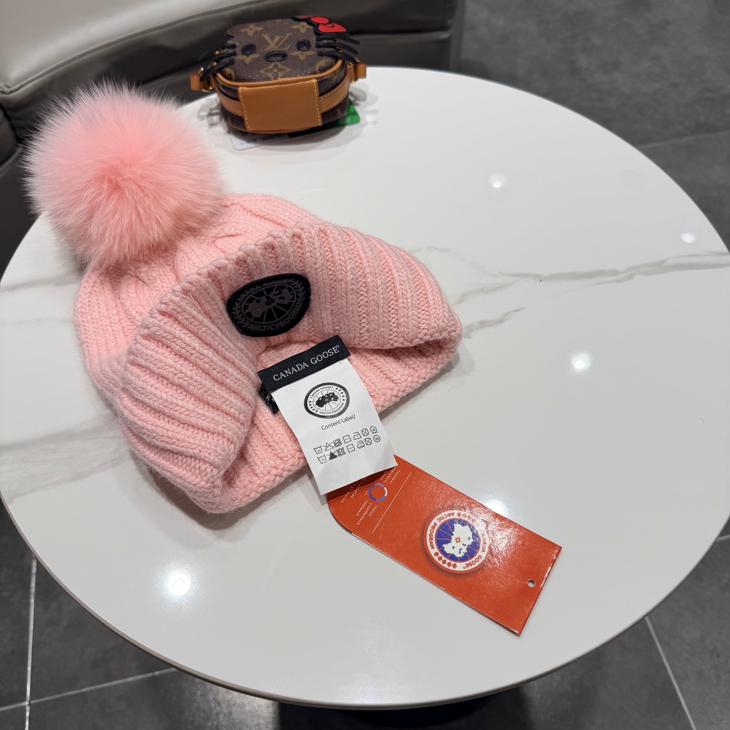 ❤加拿大鹅。CANADA GOOSE 最新羊毛针织帽，非常柔软亲肤，弹性很好！有质感又非常百搭的款式~保暖的毛线帽，均码