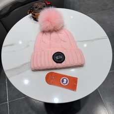 ❤加拿大鹅。CANADA GOOSE 最新羊毛针织帽,非常柔软亲肤,弹性很好!有质感又非常百搭的款式~保暖的毛线帽,均码 ❤加拿大鹅。CANADA GOOSE 最新羊毛针织帽,非常柔软亲肤,弹性很好!有质感又非常百搭的款式~保暖的毛线帽,均码