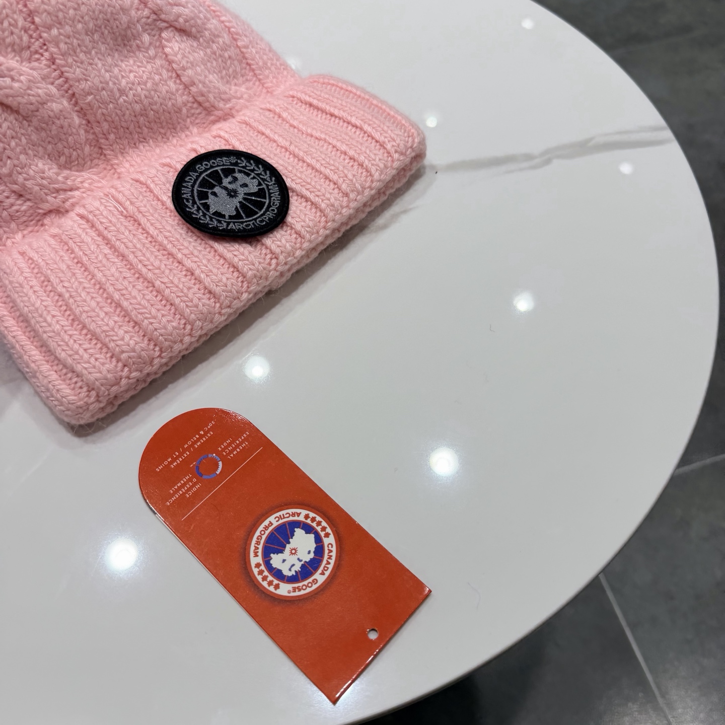 ❤加拿大鹅。CANADA GOOSE 最新羊毛针织帽，非常柔软亲肤，弹性很好！有质感又非常百搭的款式~保暖的毛线帽，均码