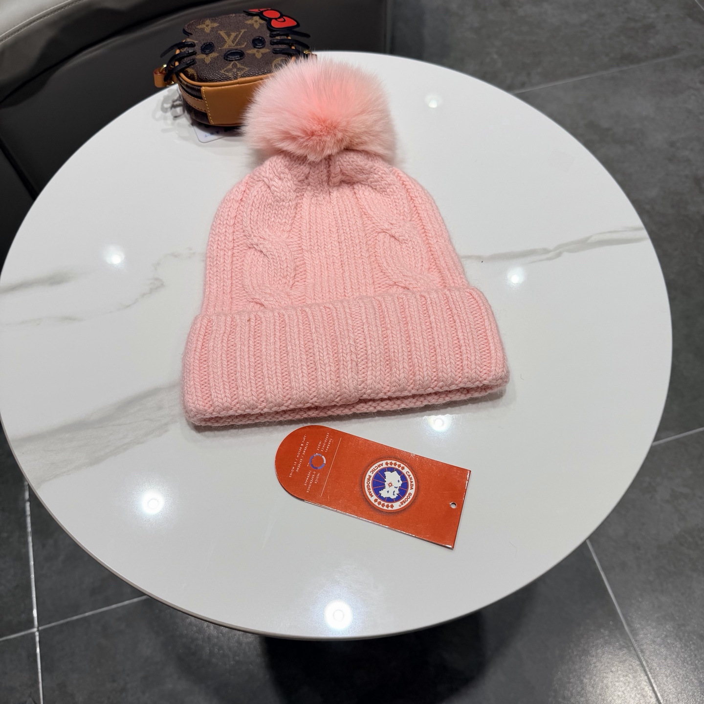 ❤加拿大鹅。CANADA GOOSE 最新羊毛针织帽，非常柔软亲肤，弹性很好！有质感又非常百搭的款式~保暖的毛线帽，均码