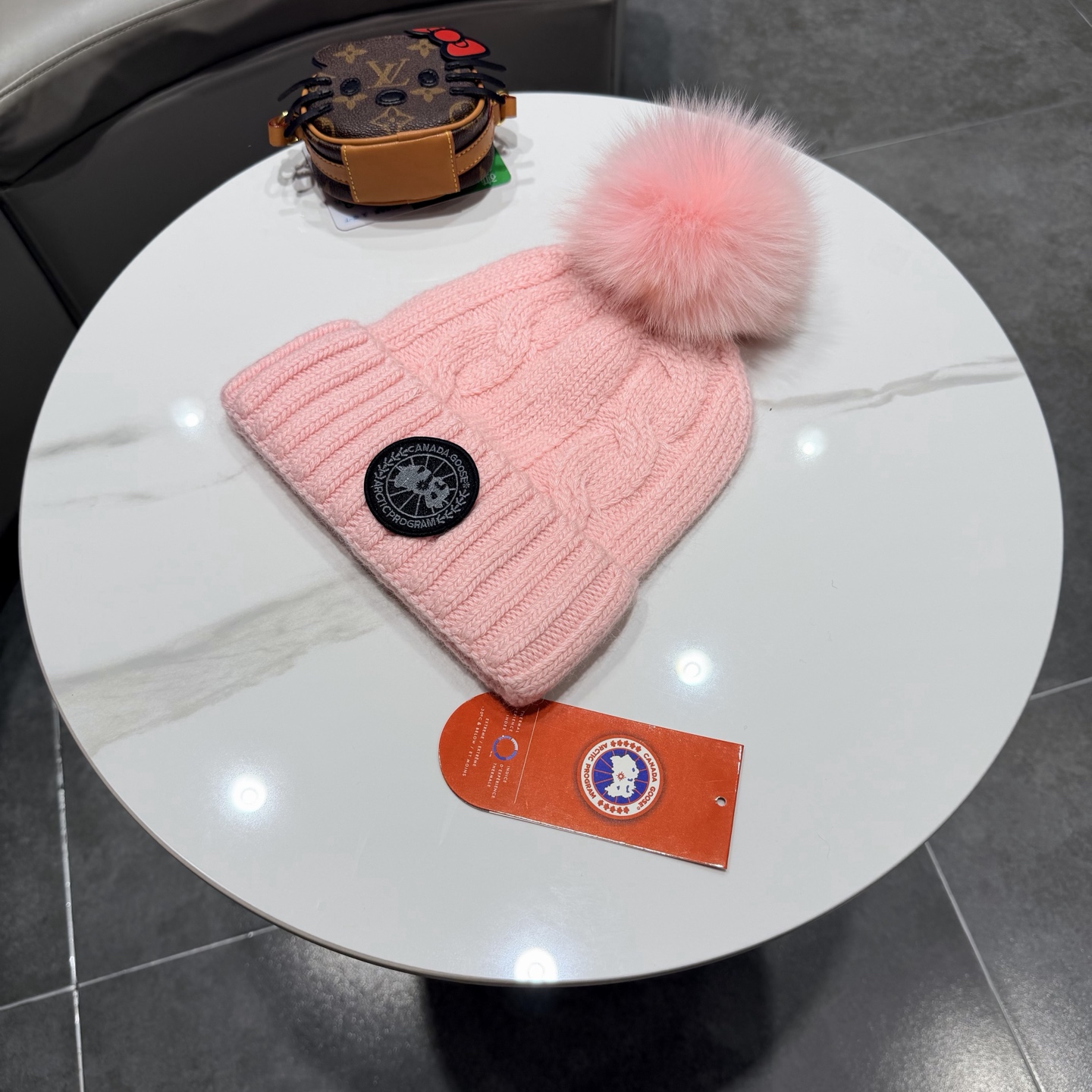 ❤加拿大鹅。CANADA GOOSE 最新羊毛针织帽，非常柔软亲肤，弹性很好！有质感又非常百搭的款式~保暖的毛线帽，均码