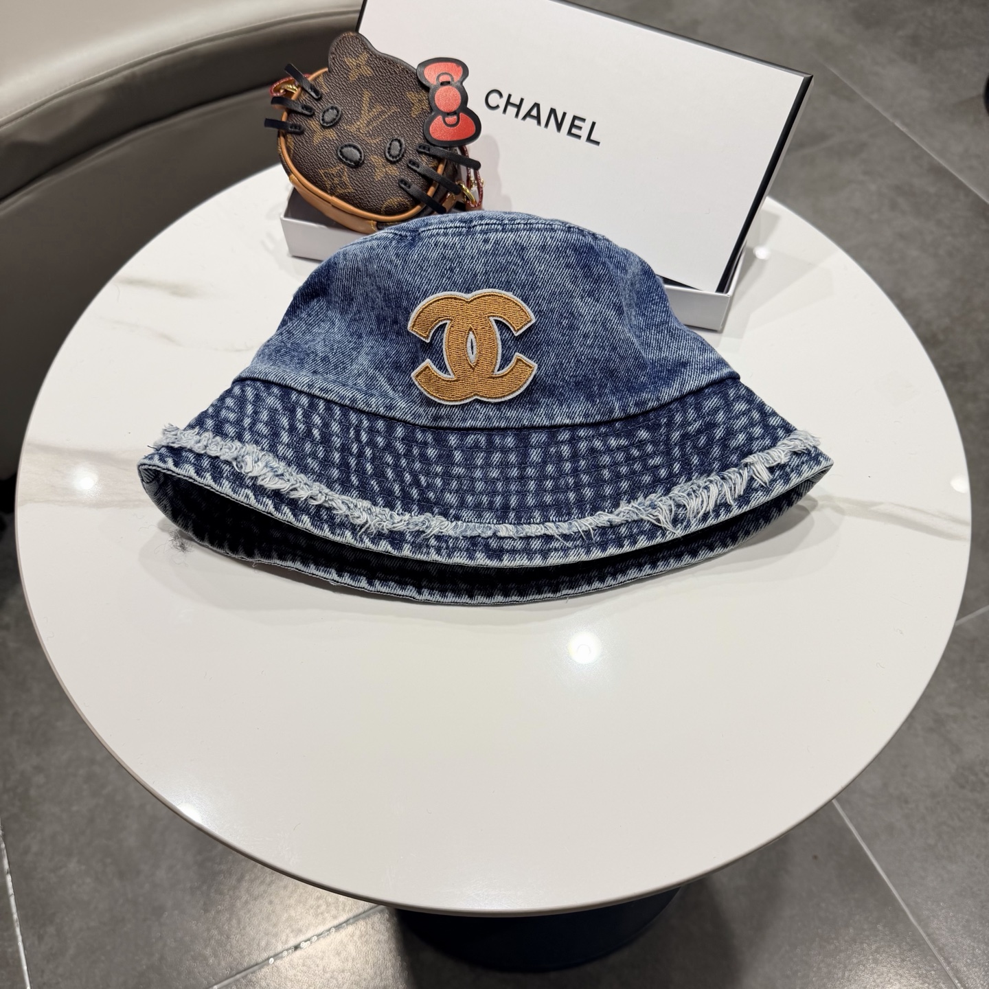 NO:765124,[CHANEL Chanel] New style high-end denim small fragrant bucket hat, sun protection and super easy to match, street item High-end version original quality hat straw hat bucket hat baseball cap, hat, chanel, chanel, espadrilles, hats19860909【CHANEL香奈儿】新款高级感牛仔小香风渔夫帽,遮阳又超好搭配,出街单品 高货版本原单品质帽子草帽渔夫帽棒球帽,帽子,chanel,chanel,espadrilles,hats,hat