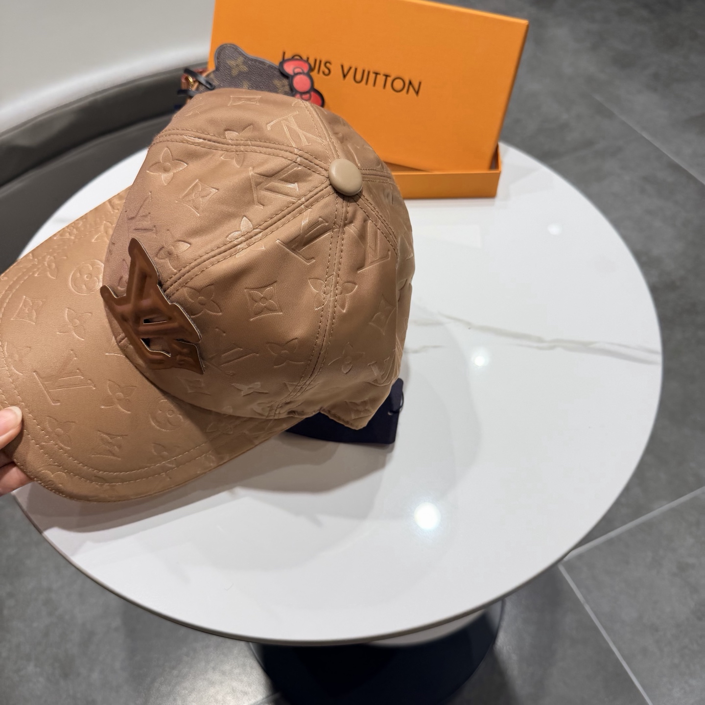 🧢路易威登棒球帽 LouisVuitton😍新款LV棒球帽，重工打造♥️高端大气，百搭款🤗男女通用！