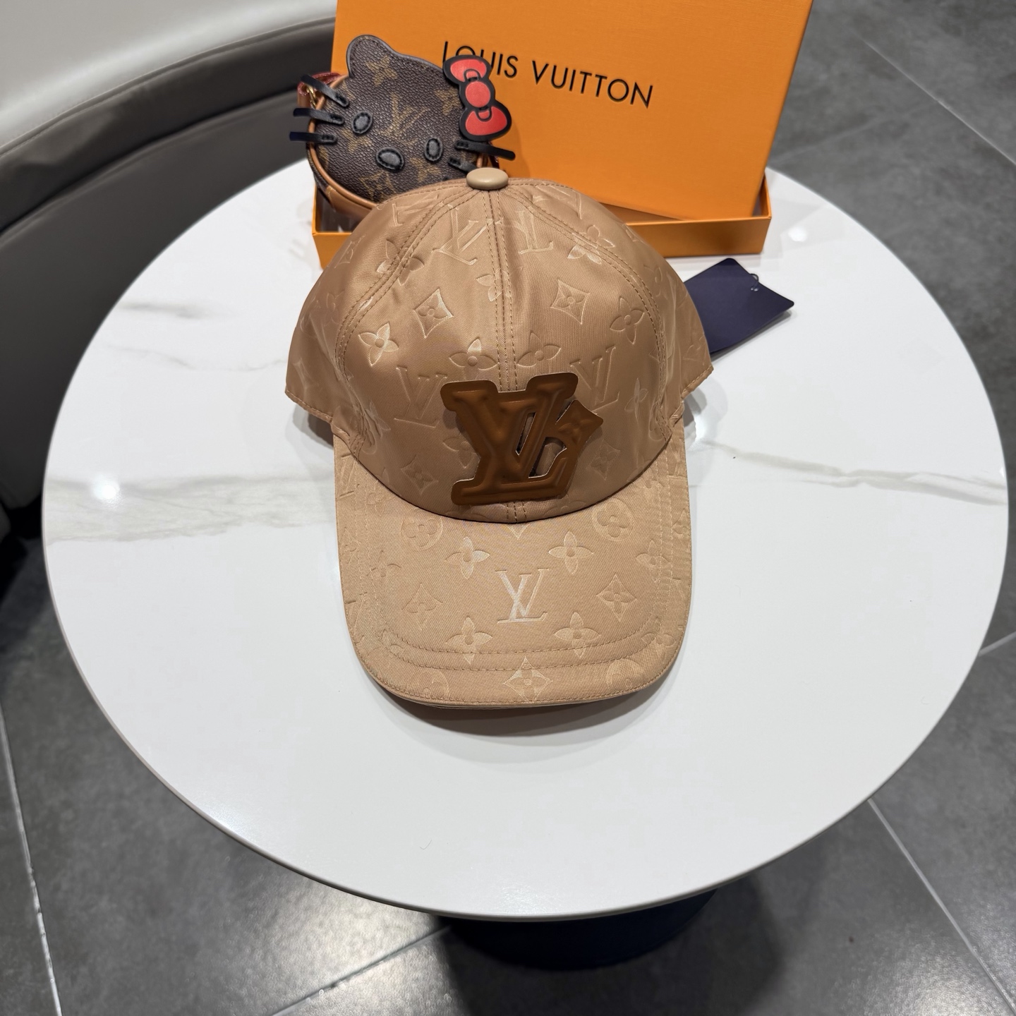 🧢路易威登棒球帽 LouisVuitton😍新款LV棒球帽，重工打造♥️高端大气，百搭款🤗男女通用！