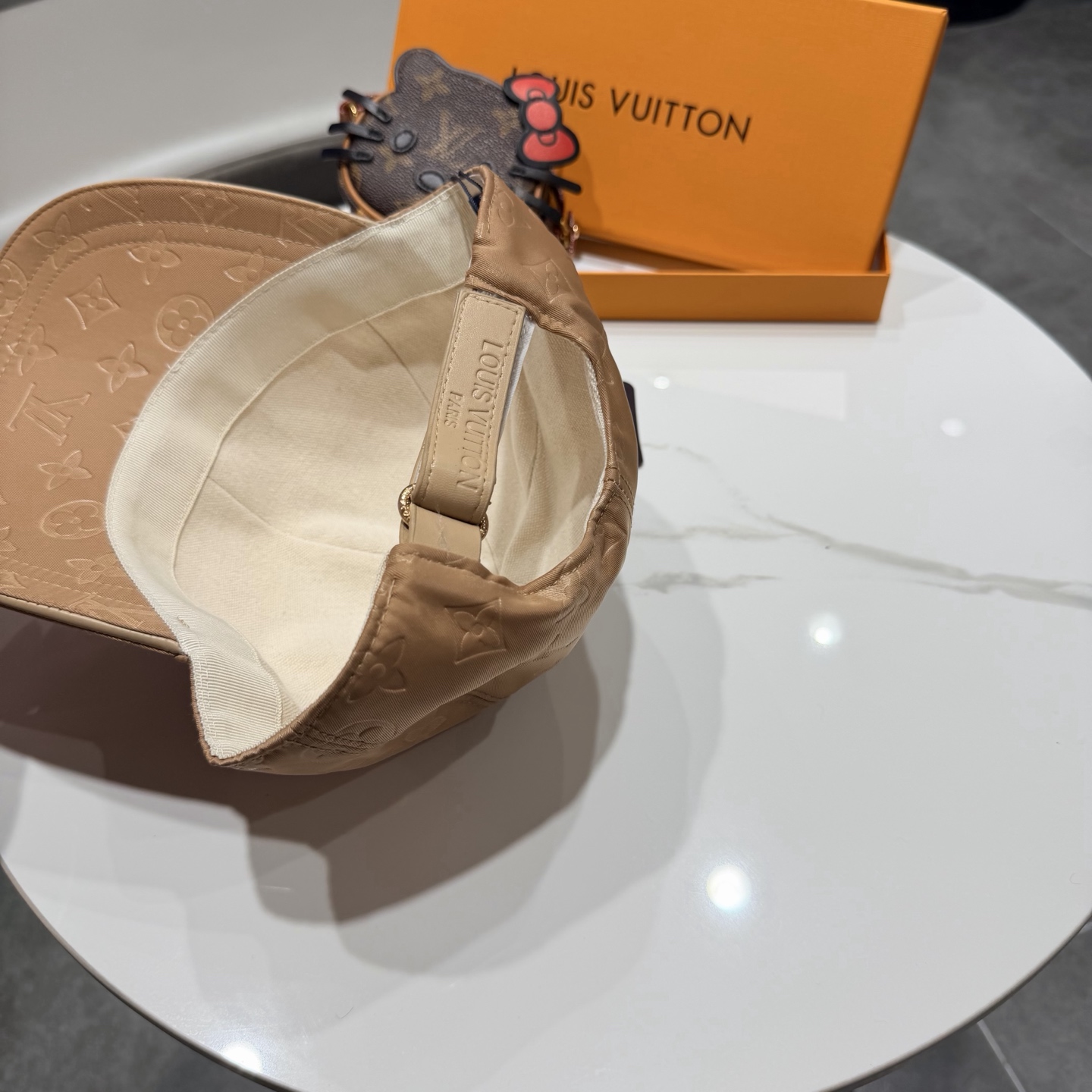 🧢路易威登棒球帽 LouisVuitton😍新款LV棒球帽，重工打造♥️高端大气，百搭款🤗男女通用！