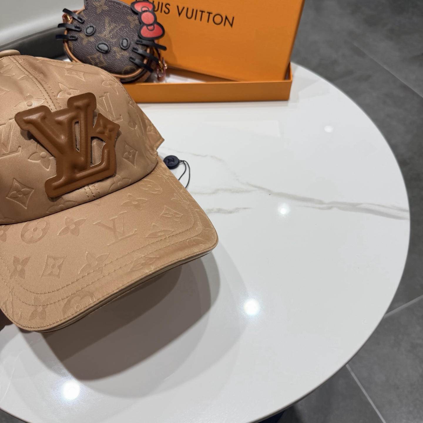🧢路易威登棒球帽 LouisVuitton😍新款LV棒球帽，重工打造♥️高端大气，百搭款🤗男女通用！